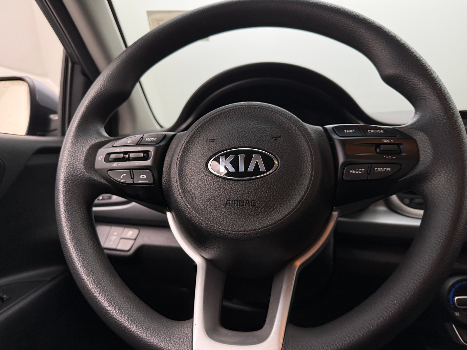 Thumbnail: 2020 Kia Rio - 5