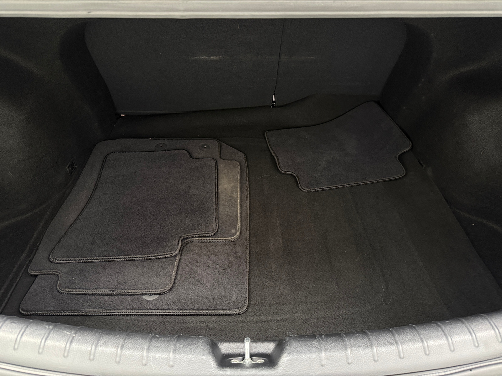 Thumbnail: 2020 Kia Rio - 7