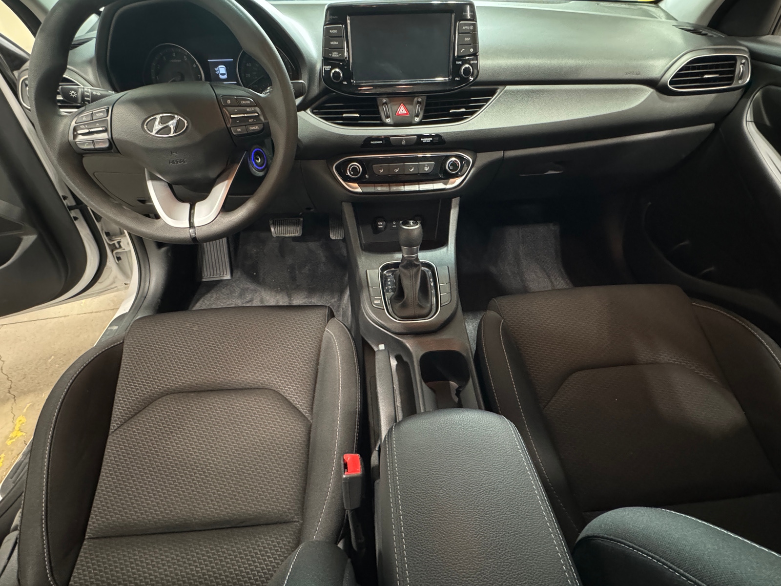 Thumbnail: 2018 Hyundai Elantra - 3