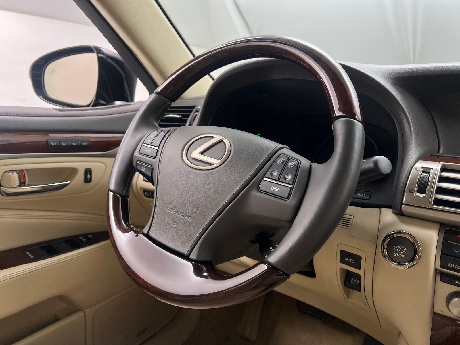 Thumbnail: 2015 Lexus LS - 4