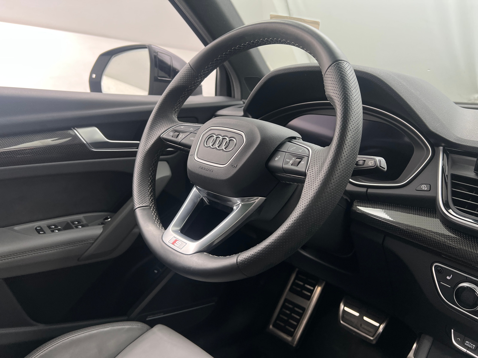 Thumbnail: 2024 Audi SQ5 - 4