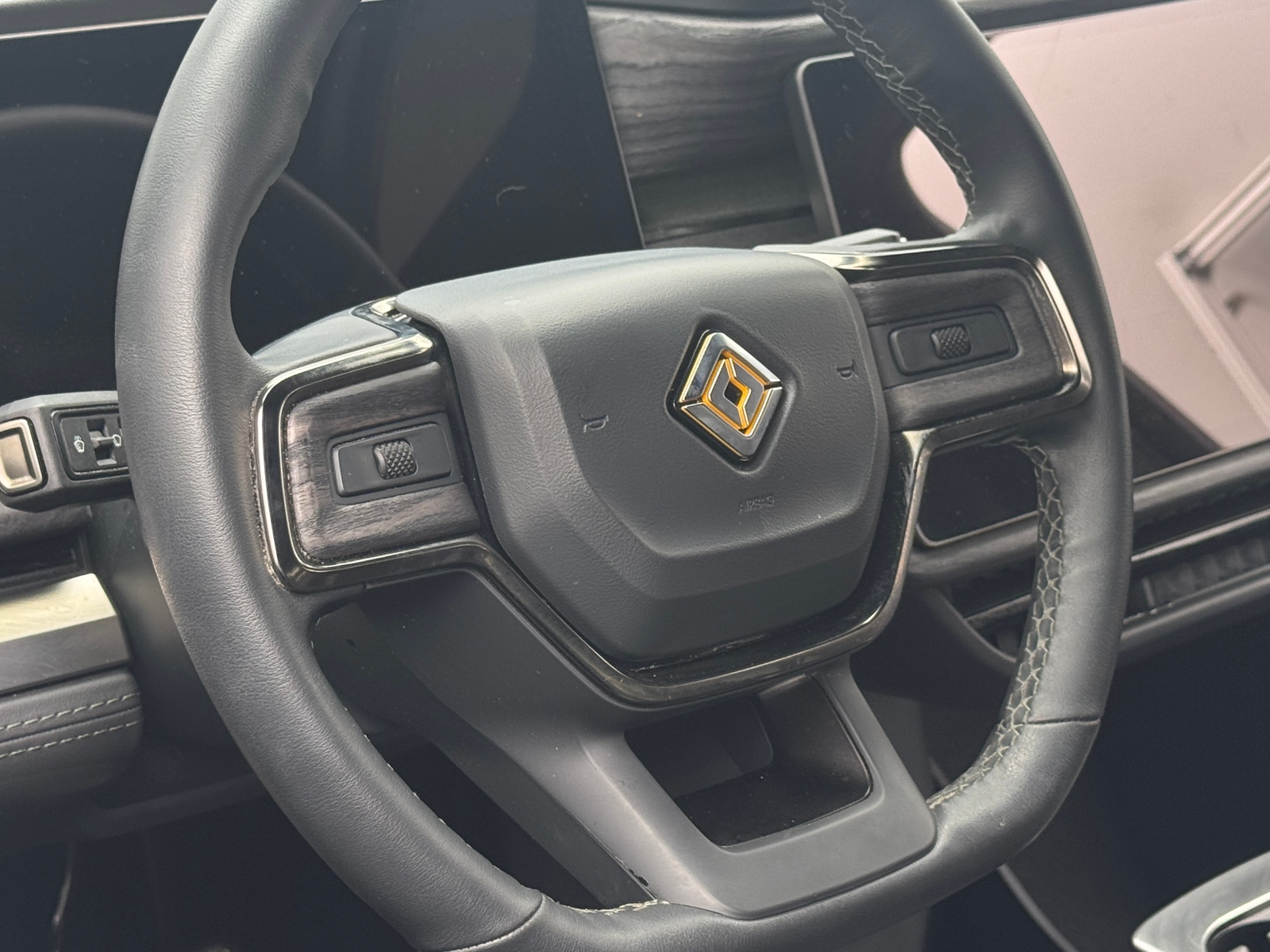 Thumbnail: 2023 Rivian R1T - 4