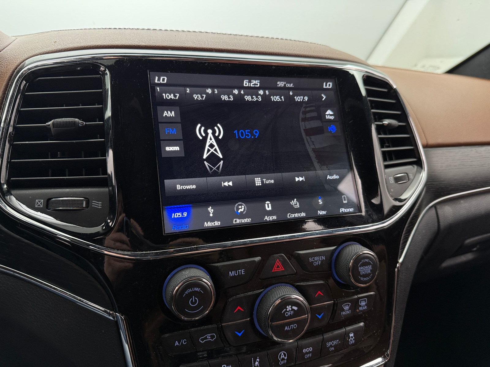 Thumbnail: 2019 Jeep Grand Cherokee - 3