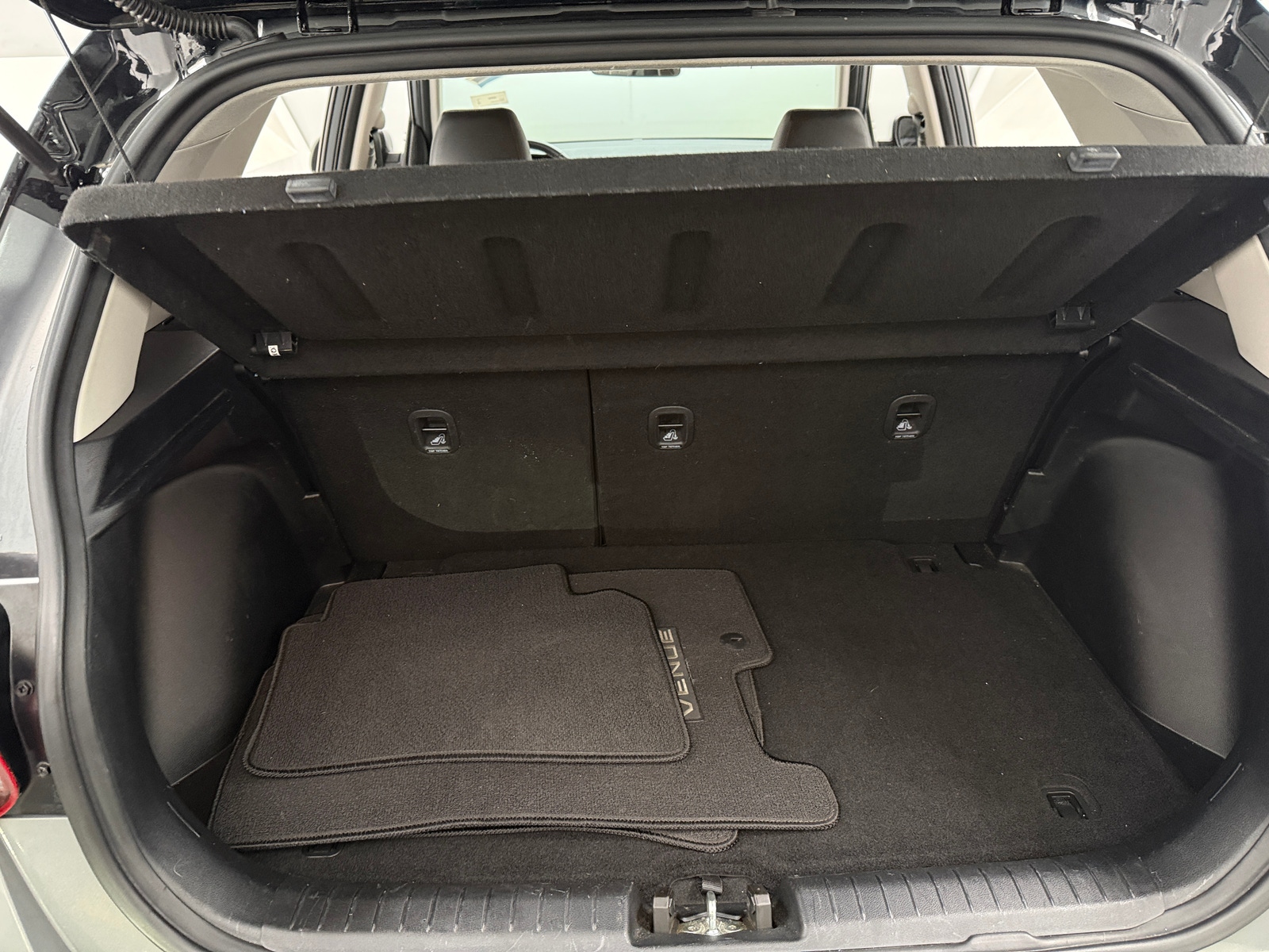 Thumbnail: 2022 Hyundai Venue - 7