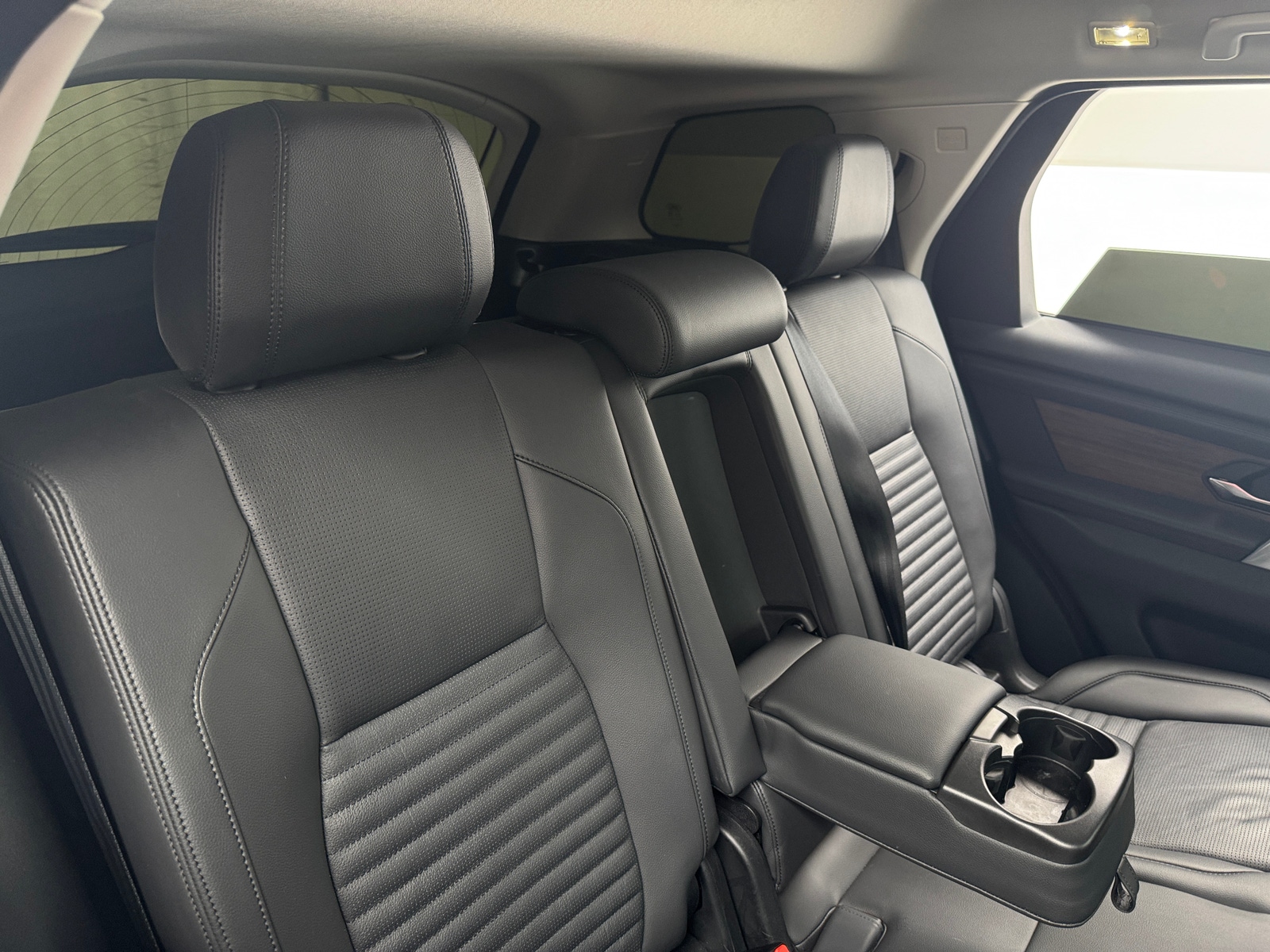 Thumbnail: 2023 Land Rover Discovery Sport - 5