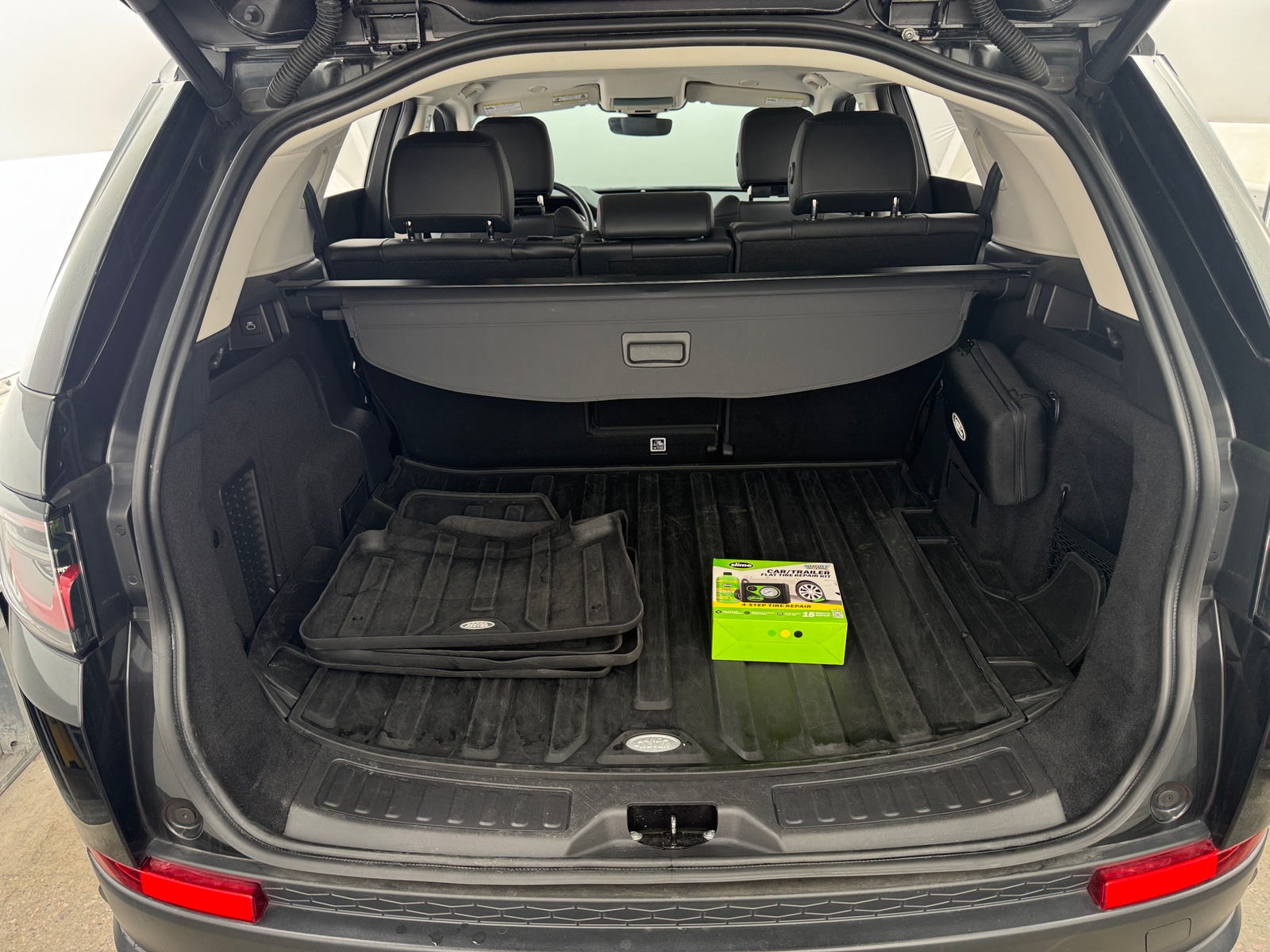 Thumbnail: 2023 Land Rover Discovery Sport - 6