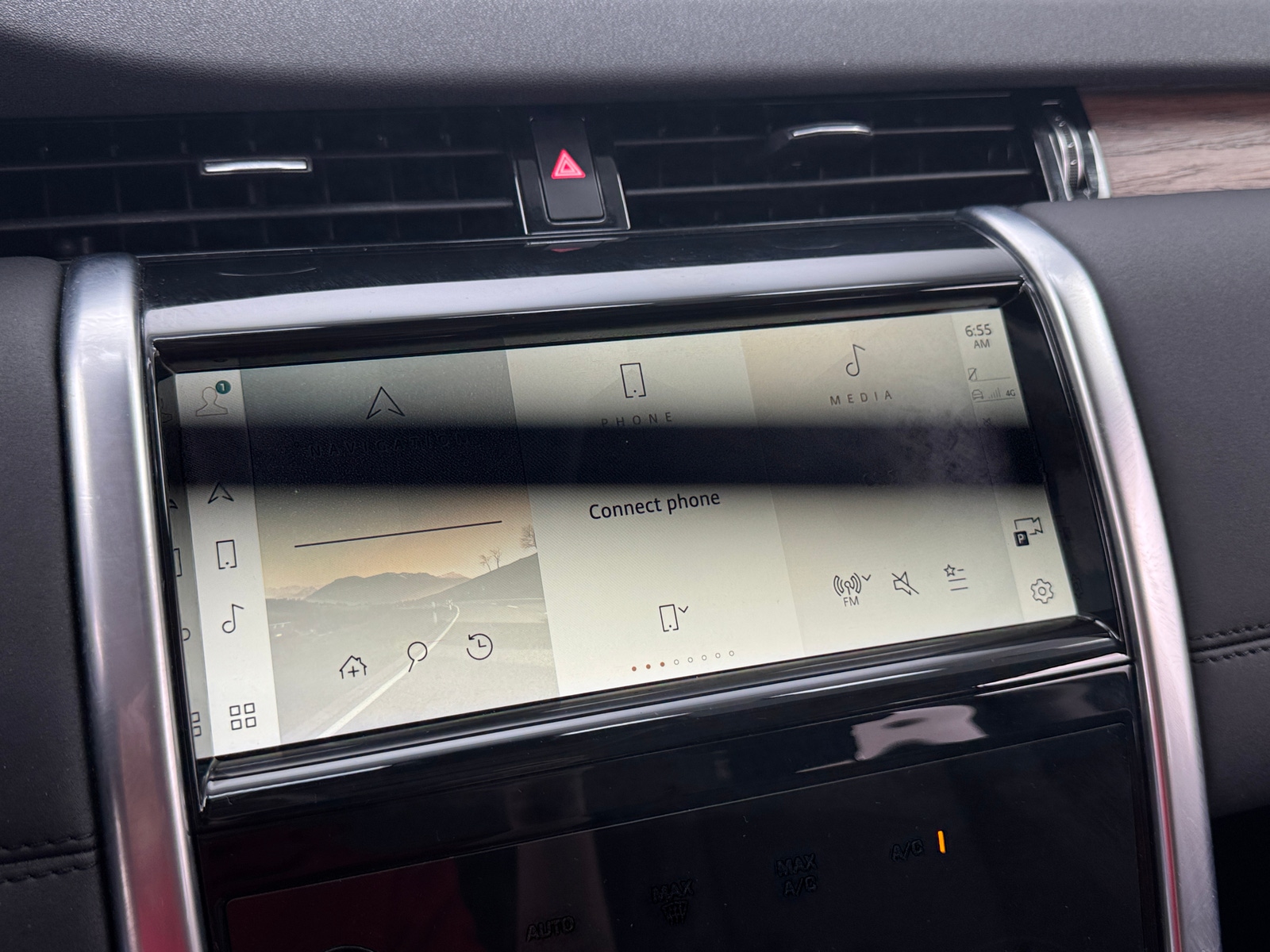 Thumbnail: 2023 Land Rover Discovery Sport - 3