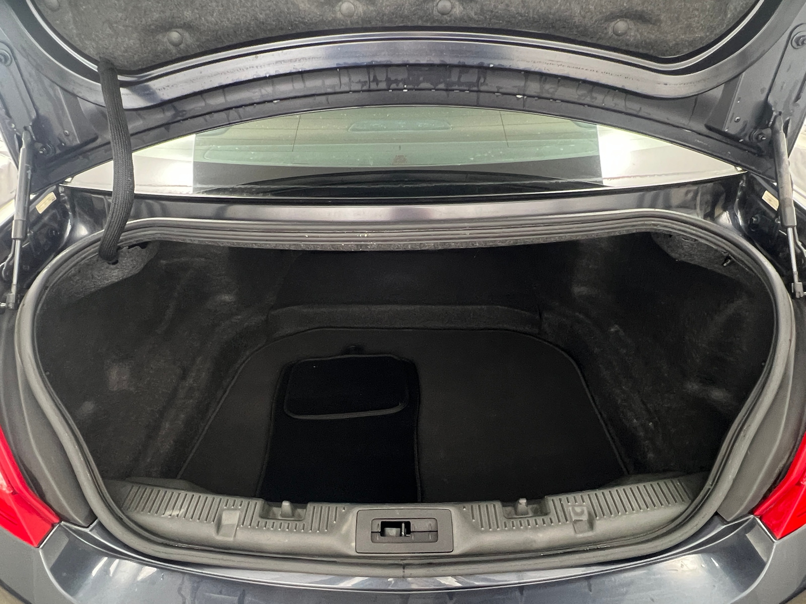 Thumbnail: 2014 Lincoln MKS - 6