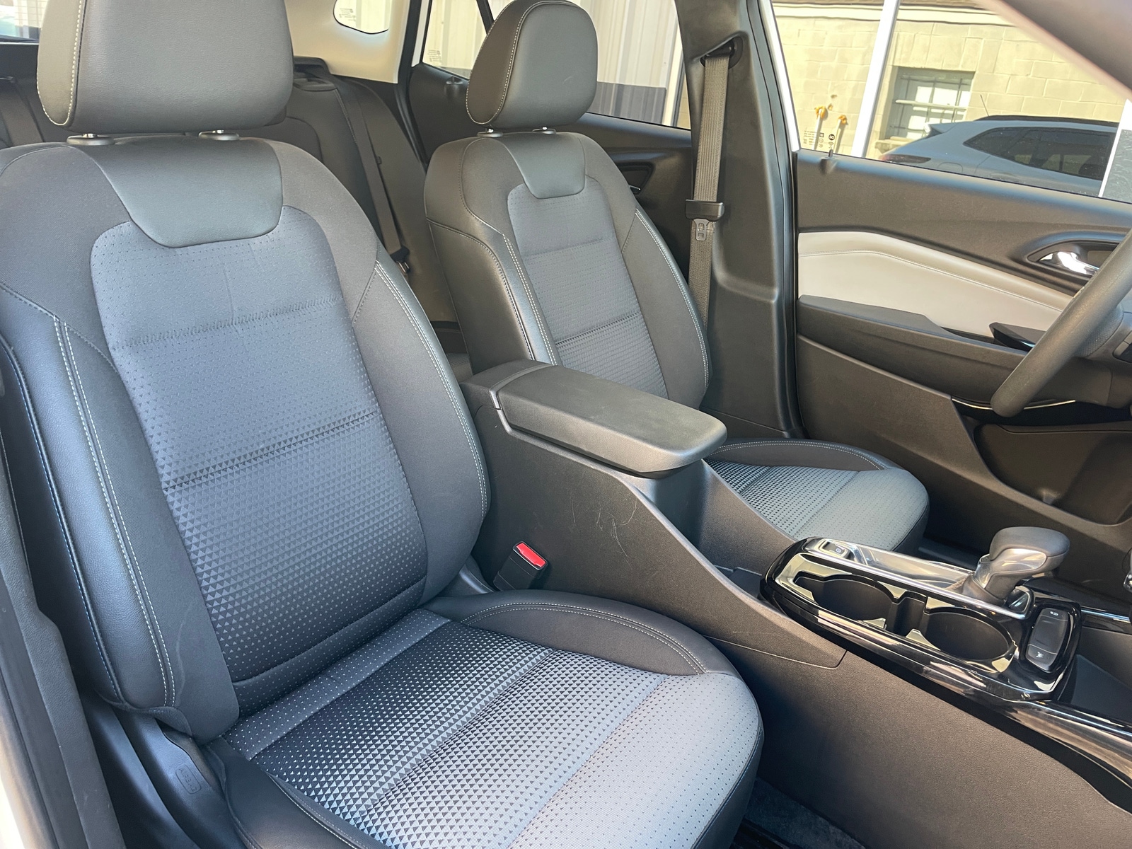 Thumbnail: 2025 Chevrolet Trax - 2