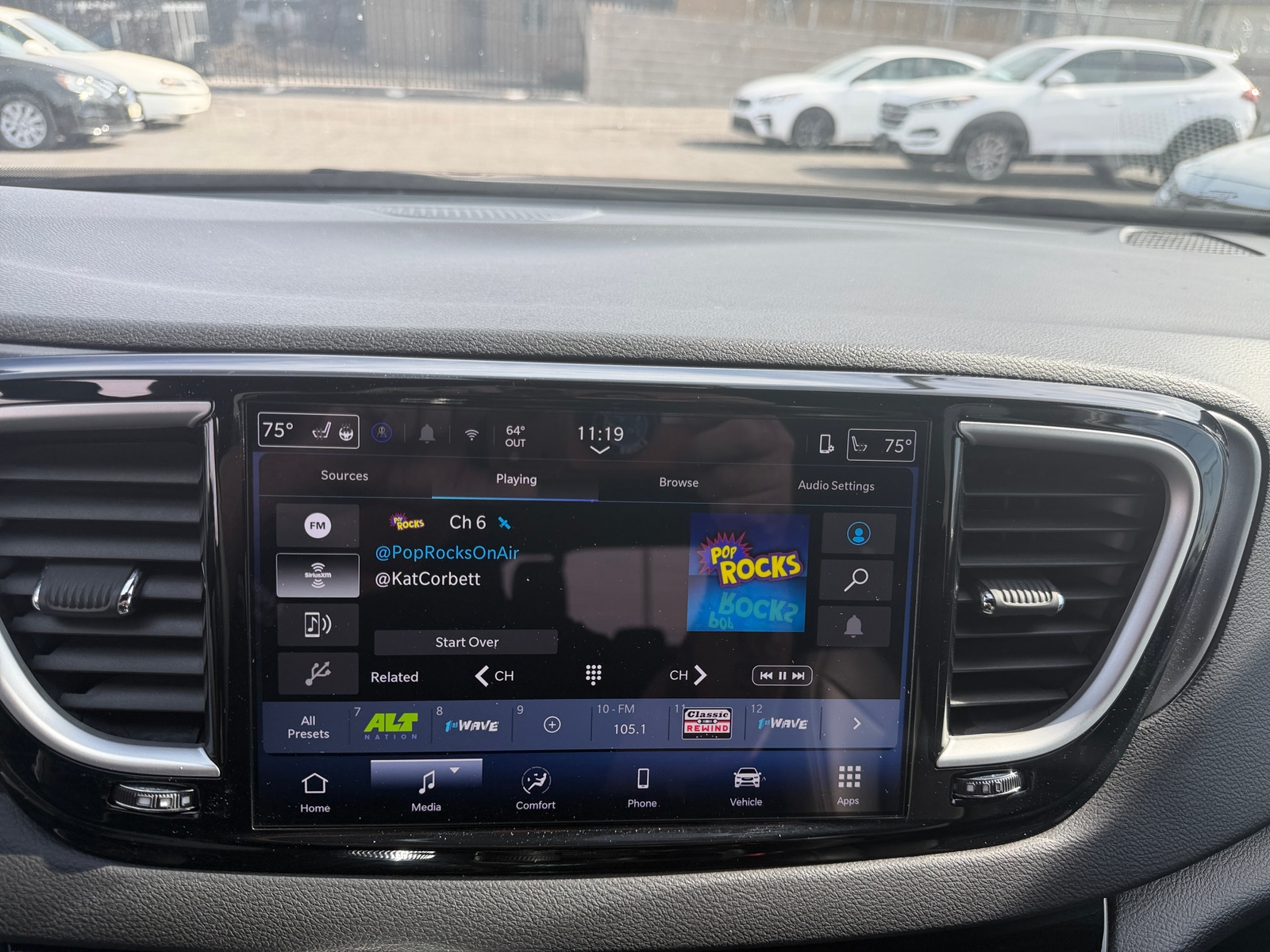 Thumbnail: 2025 Chrysler Pacifica - 4