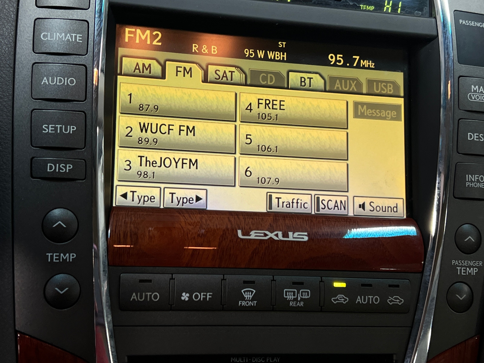 Thumbnail: 2010 Lexus ES - 3