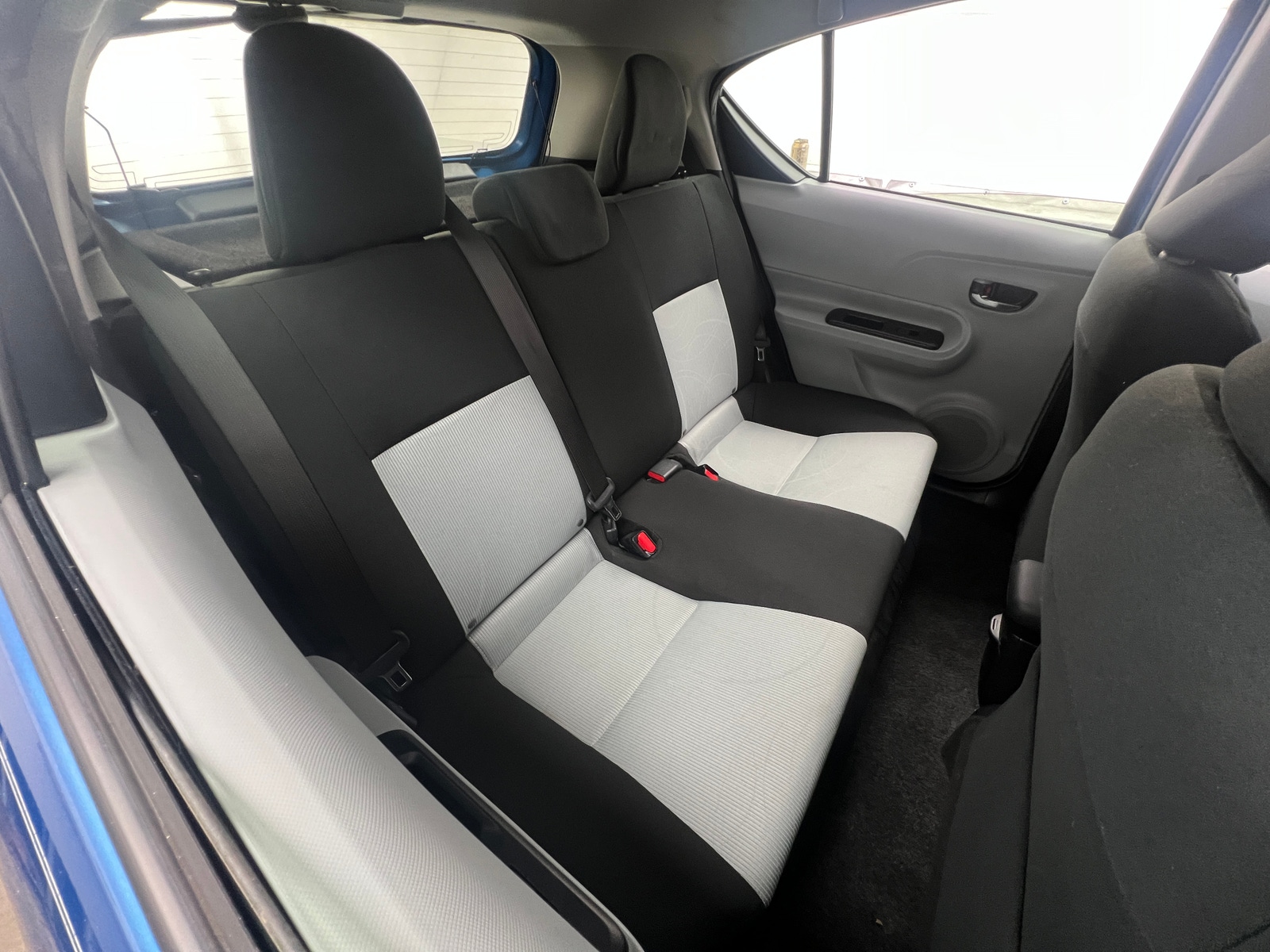 Thumbnail: 2013 Toyota Prius c - 6