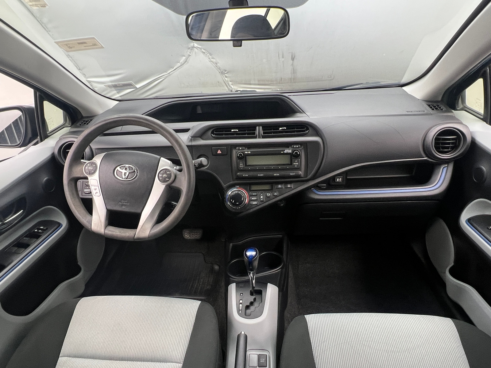 Thumbnail: 2013 Toyota Prius c - 3