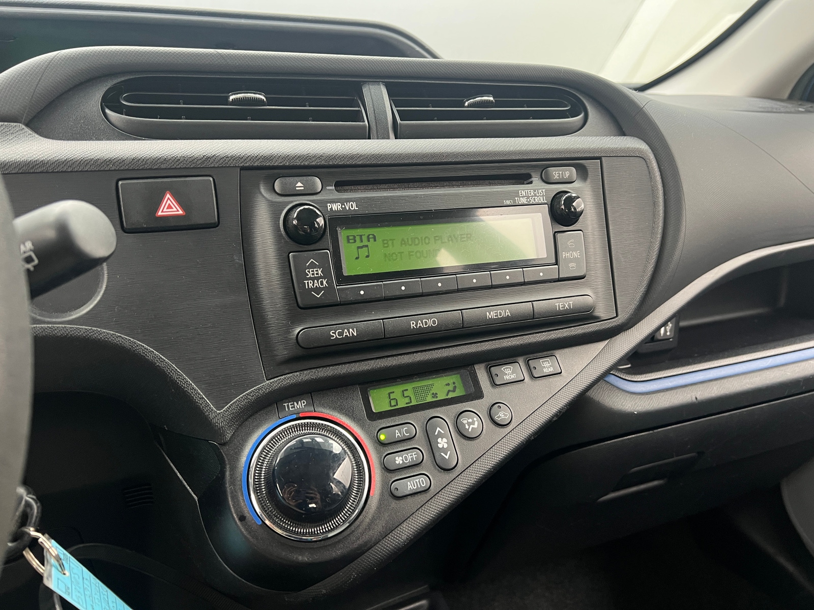 Thumbnail: 2013 Toyota Prius c - 4