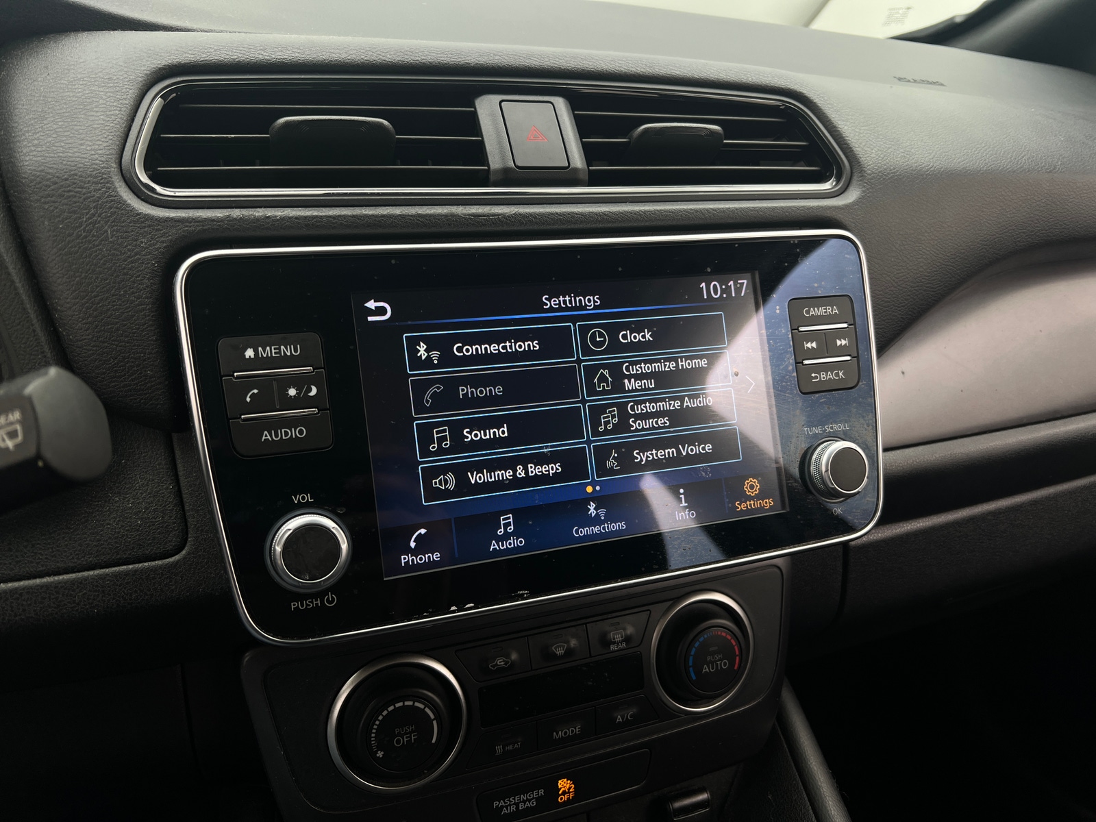 Thumbnail: 2023 Nissan Leaf - 4