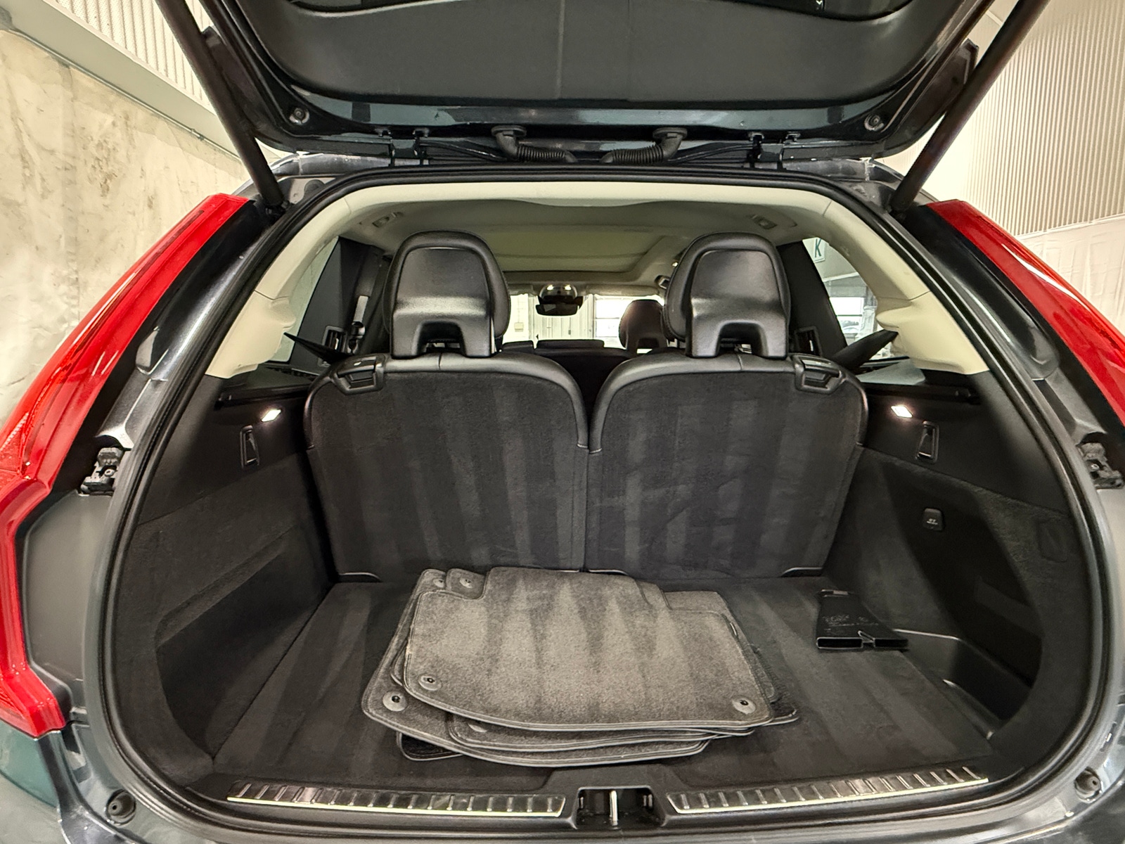 Thumbnail: 2022 Volvo XC90 - 6