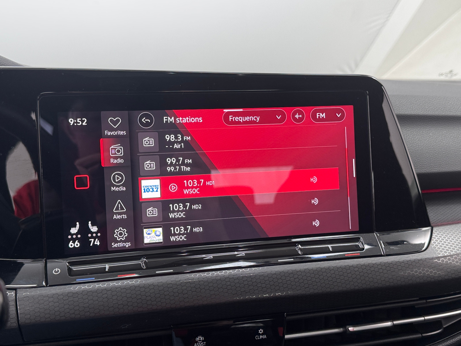 Thumbnail: 2023 Volkswagen Golf - 3