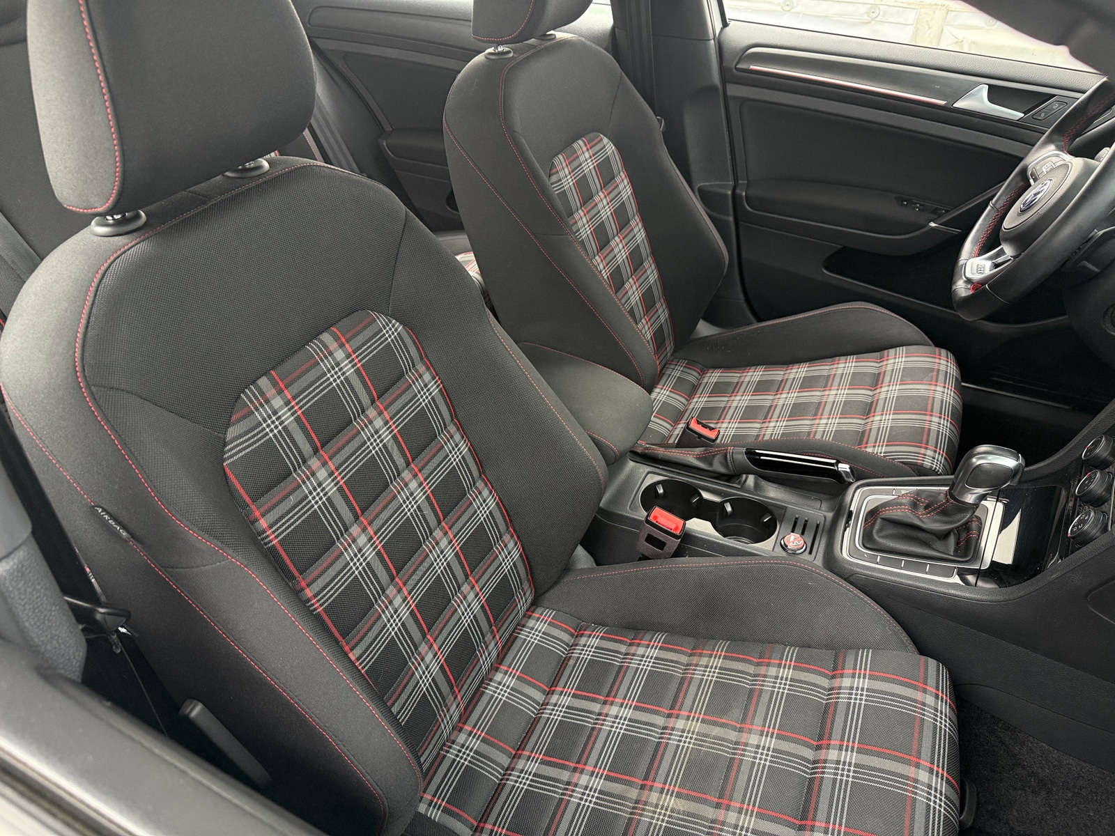 Thumbnail: 2020 Volkswagen Golf - 2