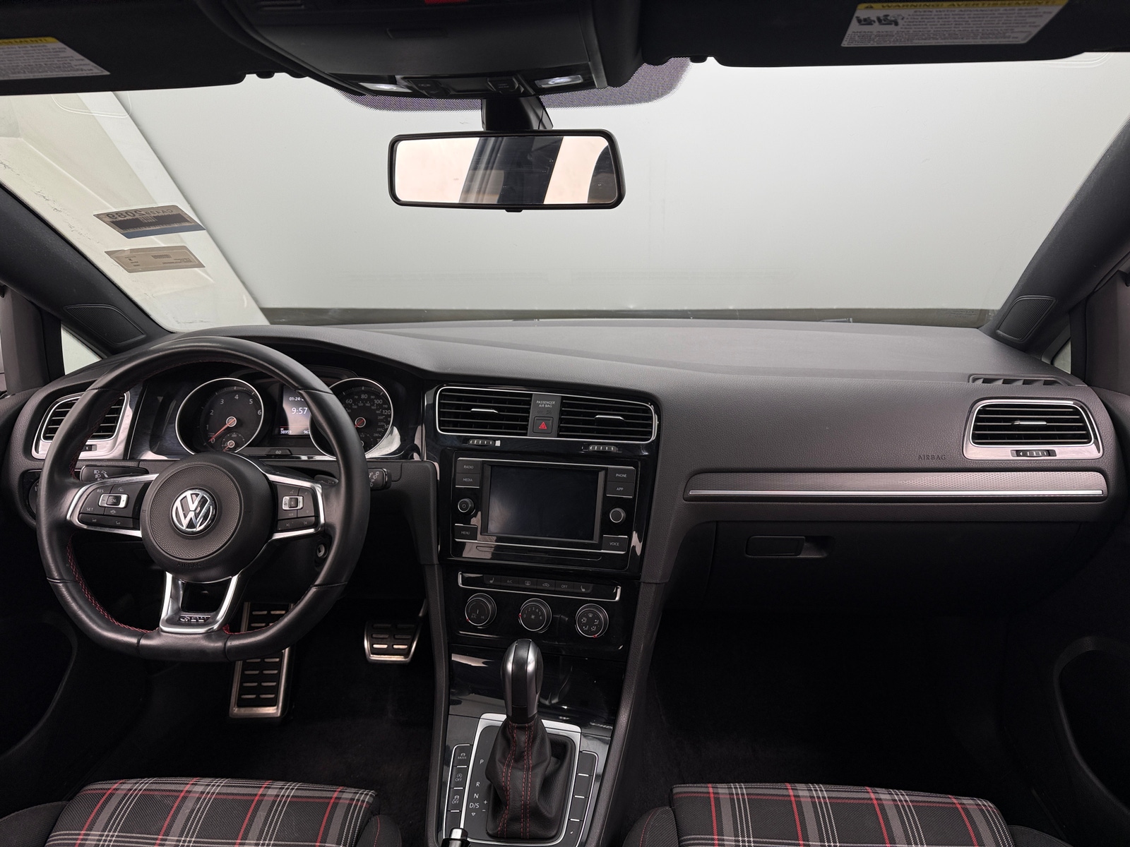 Thumbnail: 2020 Volkswagen Golf - 3