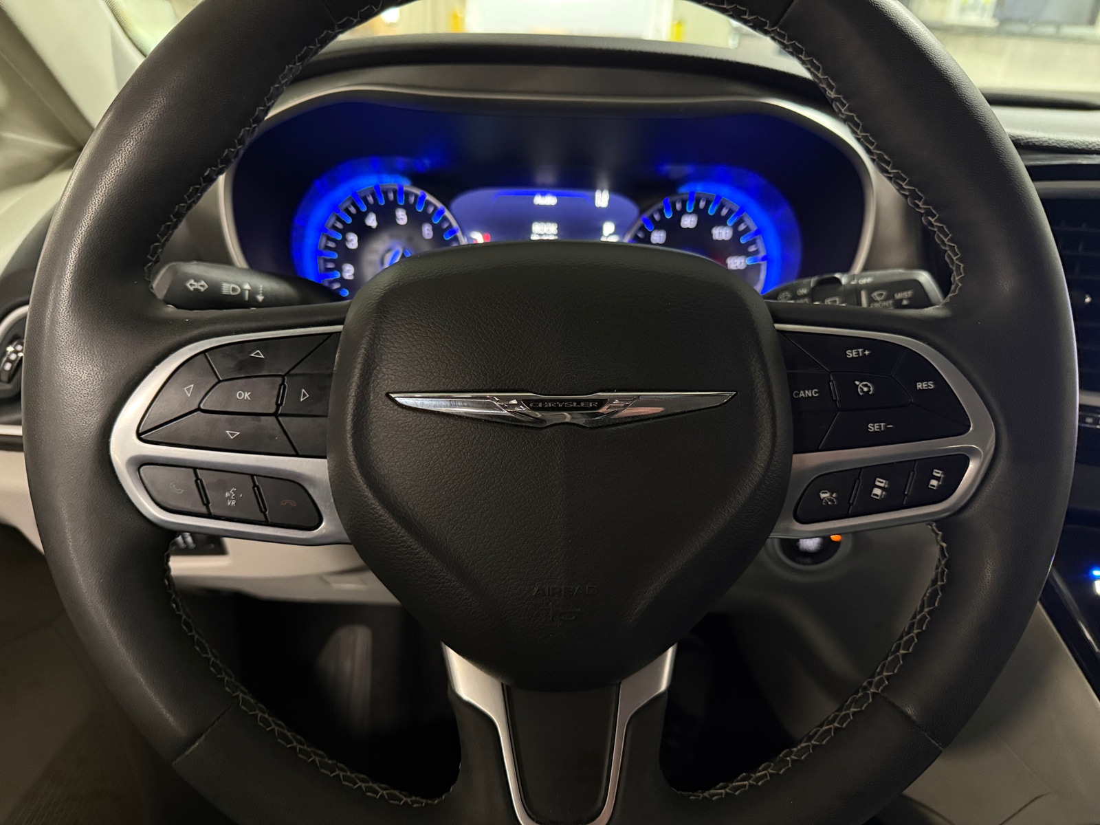 Thumbnail: 2023 Chrysler Pacifica - 4