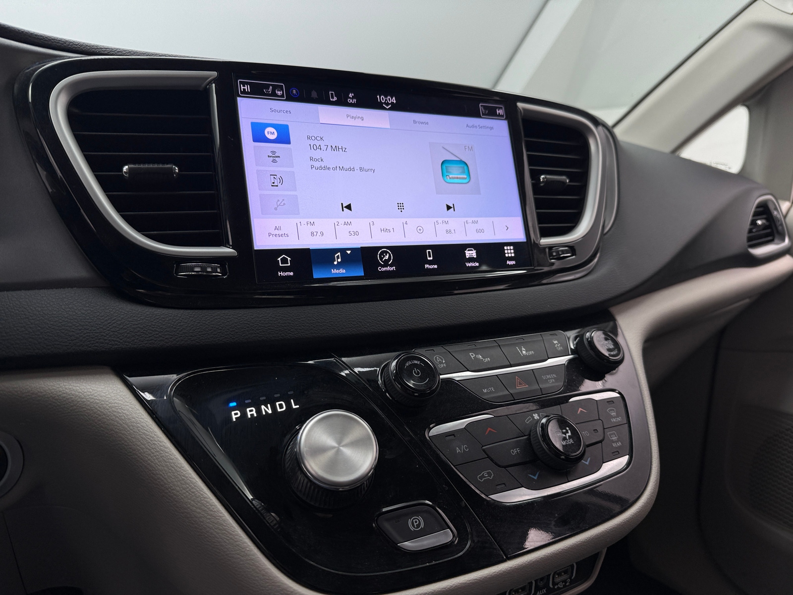 Thumbnail: 2023 Chrysler Pacifica - 3