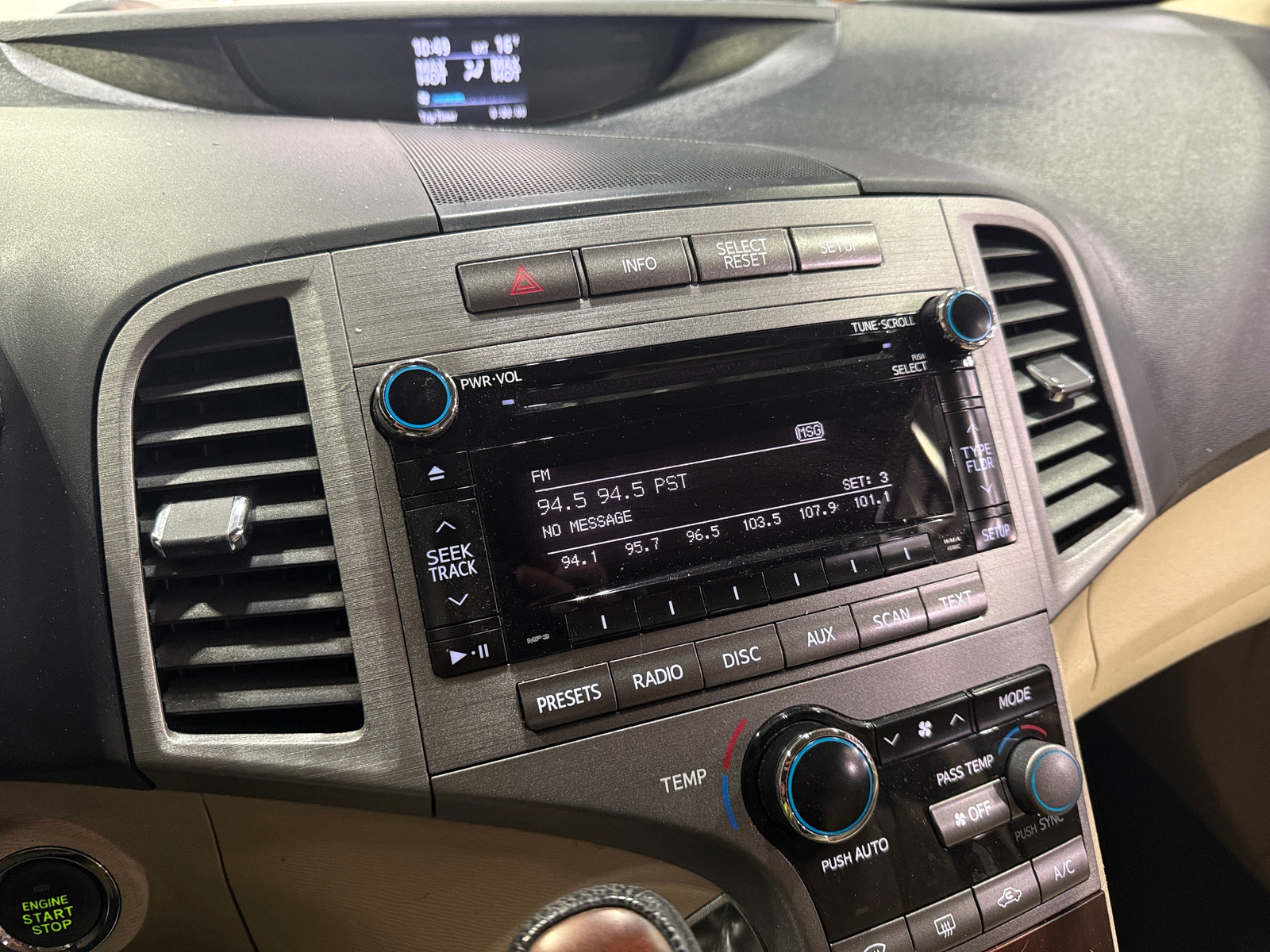 Thumbnail: 2012 Toyota Venza - 4