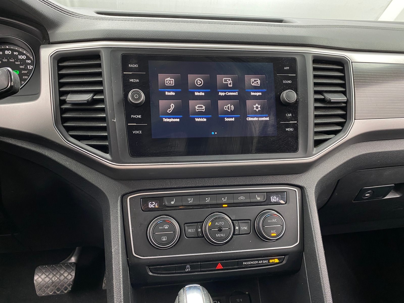 Thumbnail: 2019 Volkswagen Atlas - 3