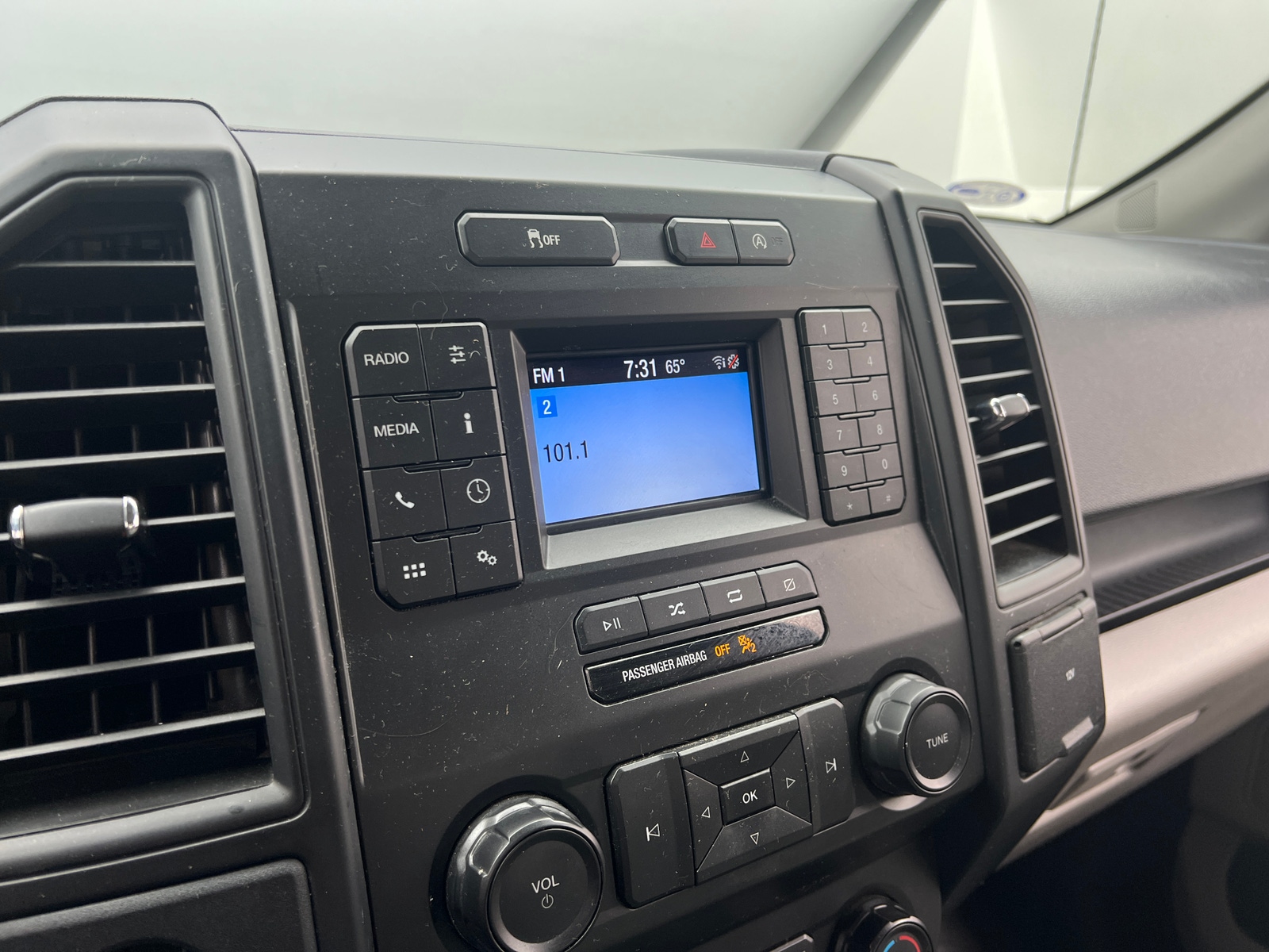 Thumbnail: 2019 Ford Econoline - 4