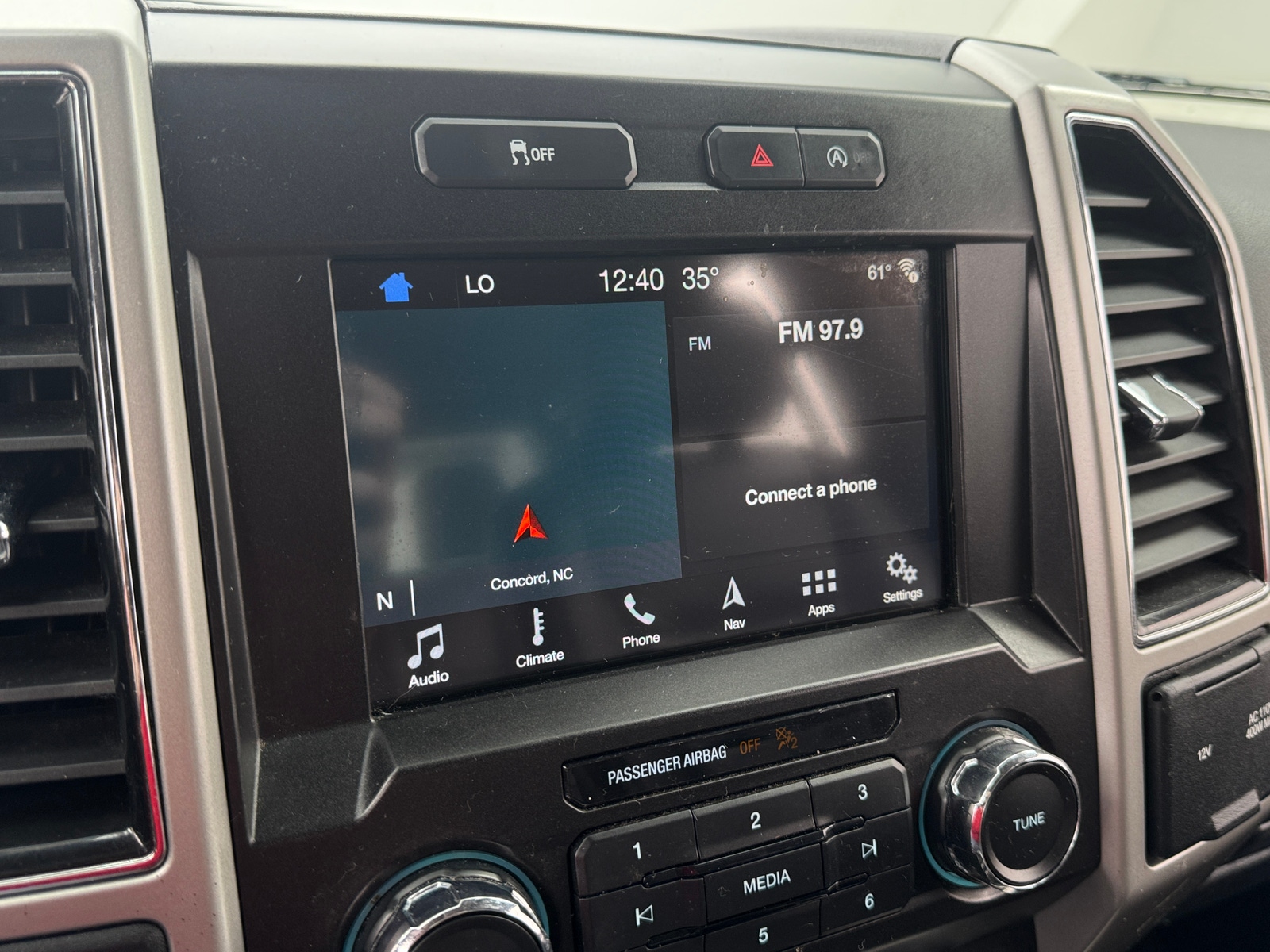 Thumbnail: 2019 Ford Econoline - 3