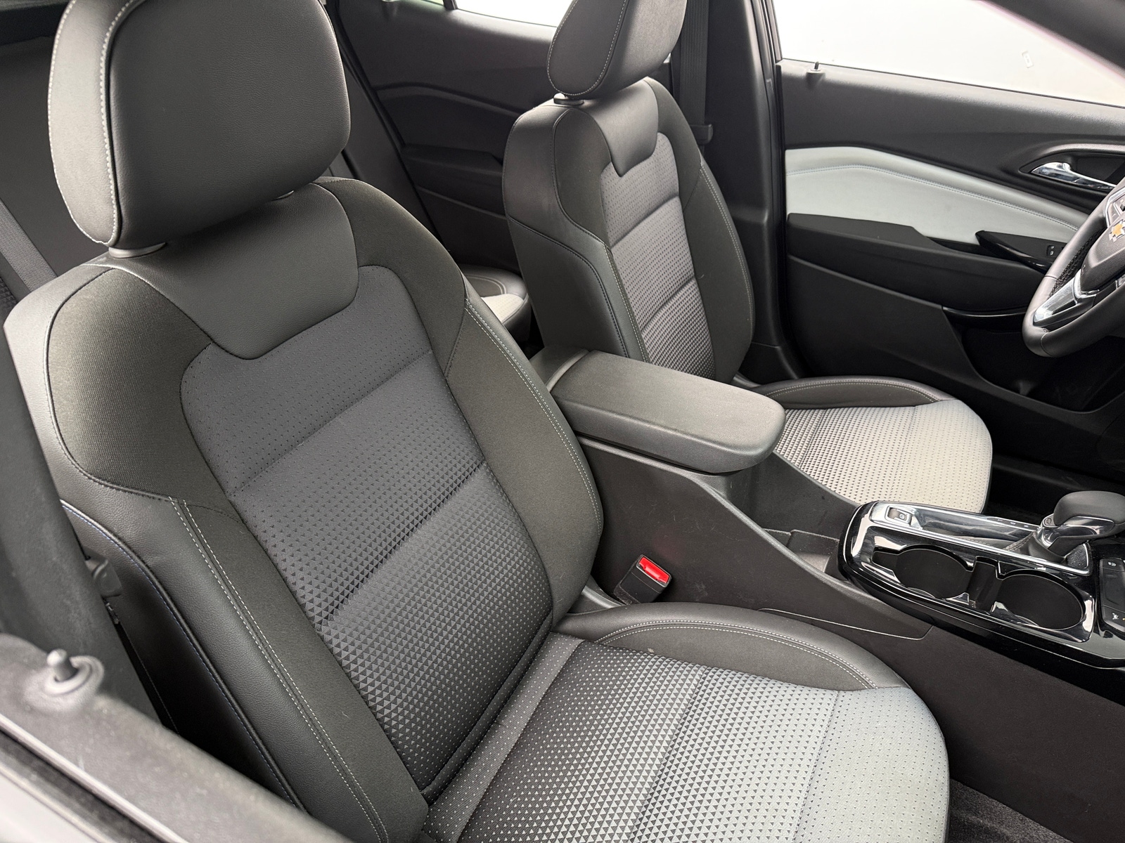 Thumbnail: 2025 Chevrolet Trax - 2