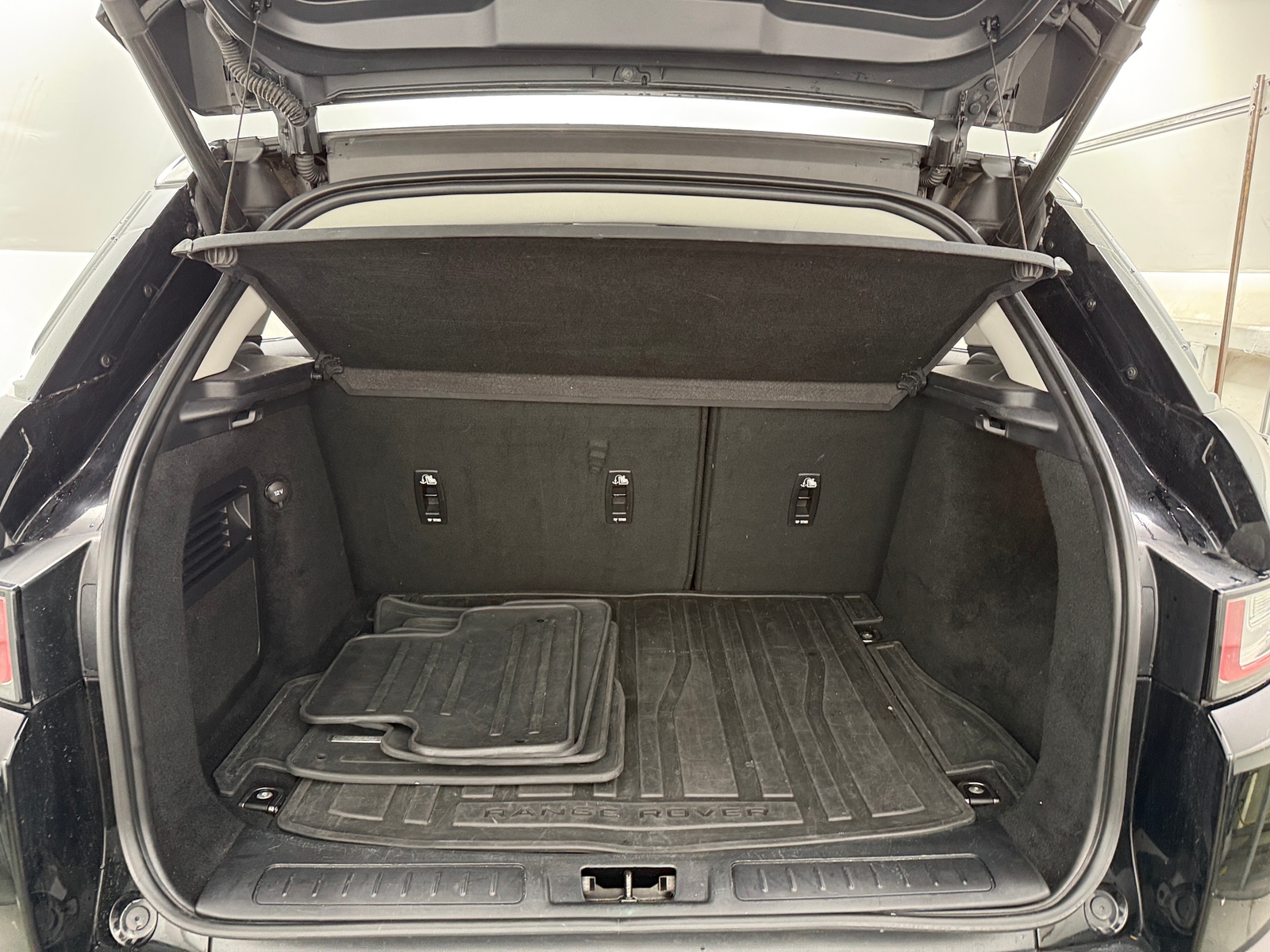 Thumbnail: 2017 Land Rover Range Rover Evoque - 6