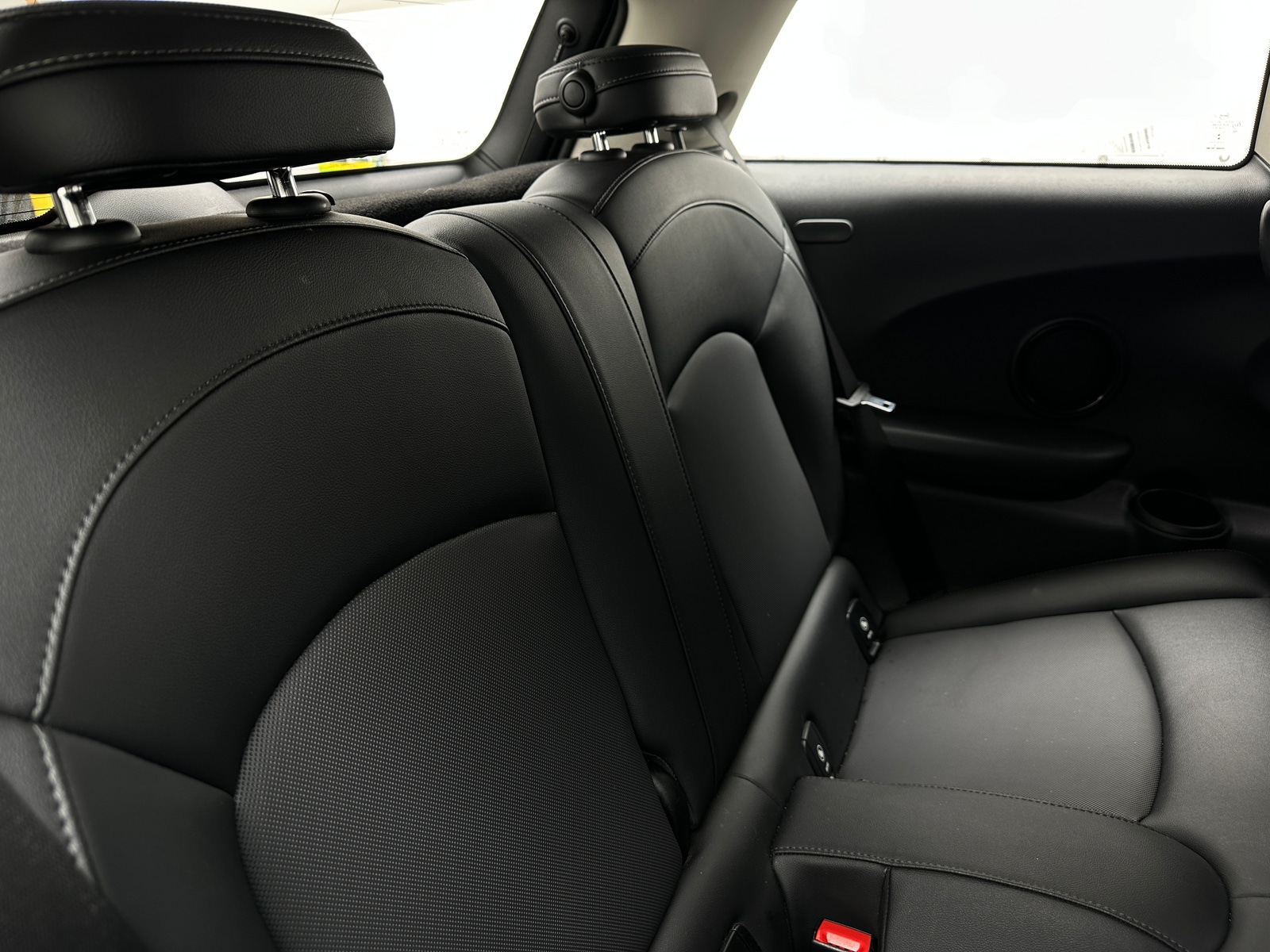 Thumbnail: 2022 MINI Cooper Hardtop - 5