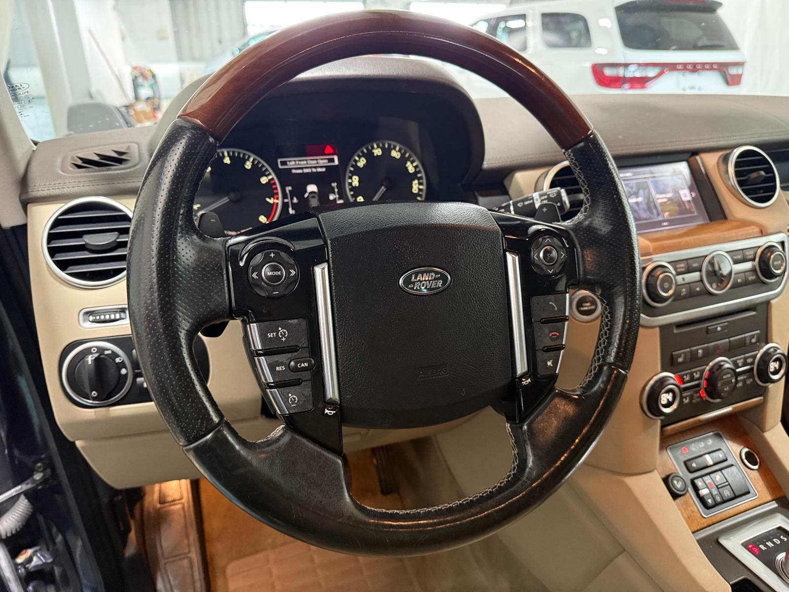 Thumbnail: 2016 Land Rover LR4 - 4