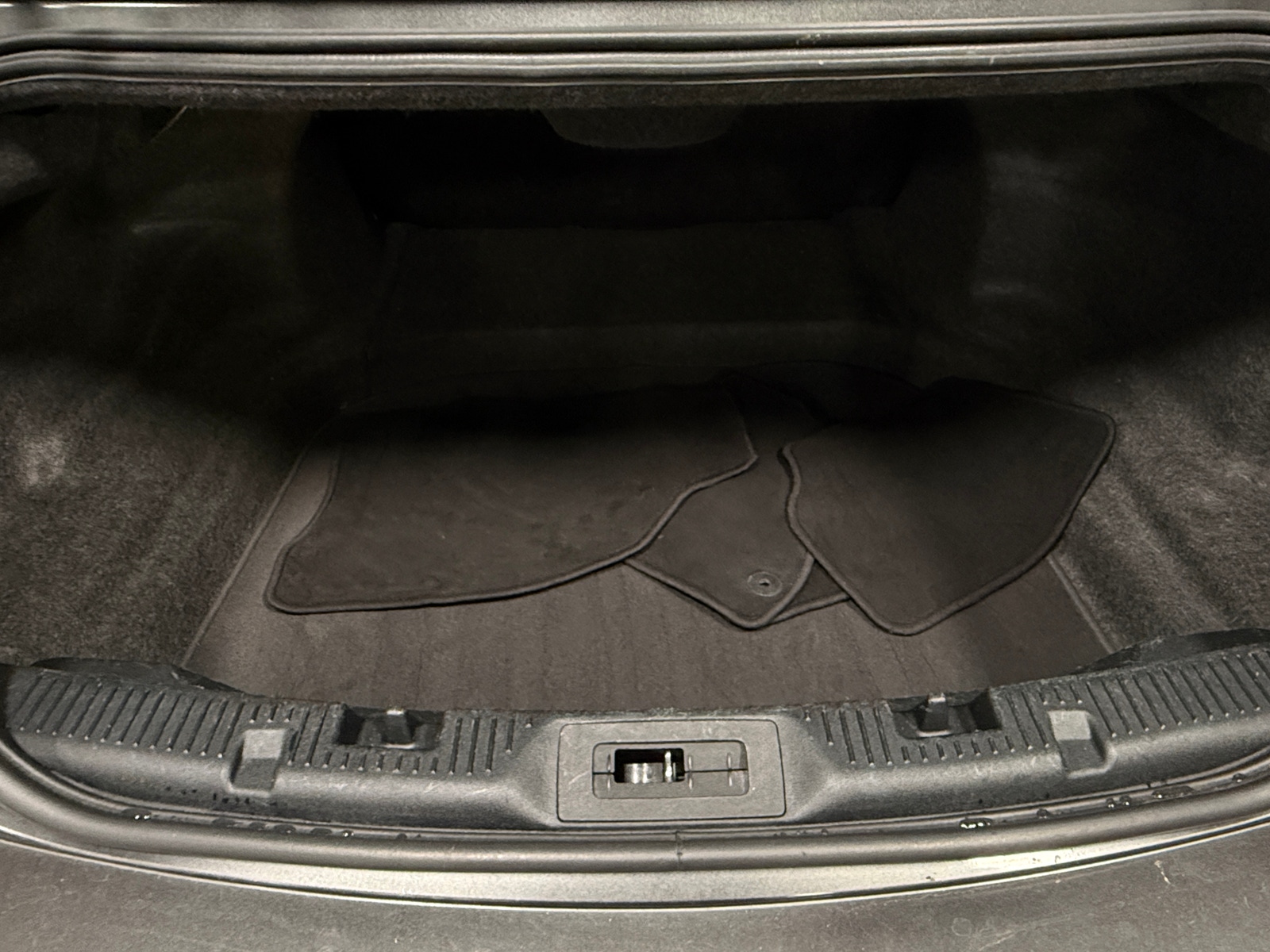 Thumbnail: 2015 Lincoln MKS - 6