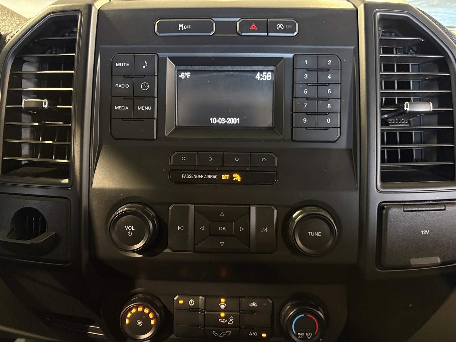 Thumbnail: 2019 Ford Econoline - 4