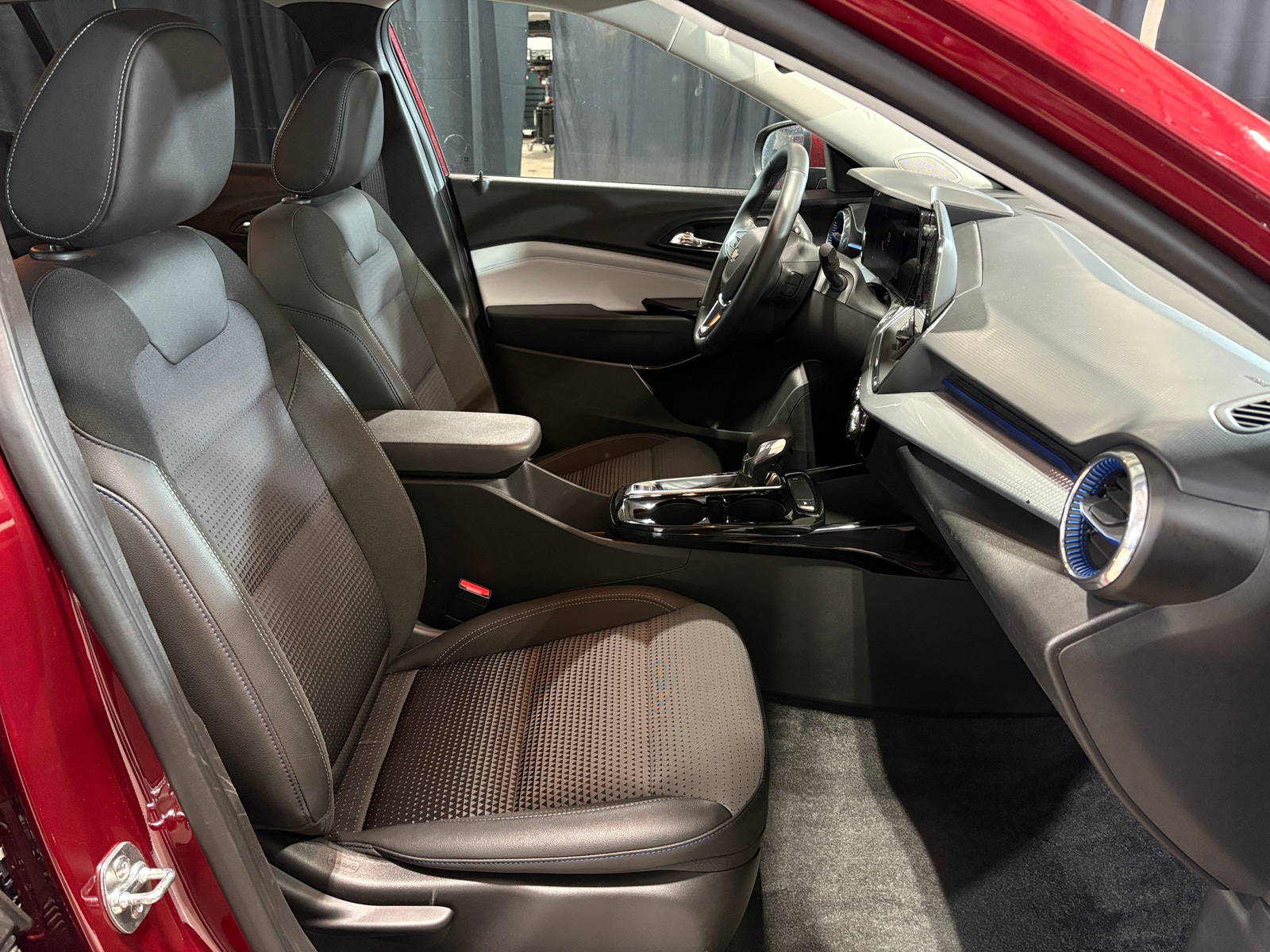 Thumbnail: 2025 Chevrolet Trax - 2