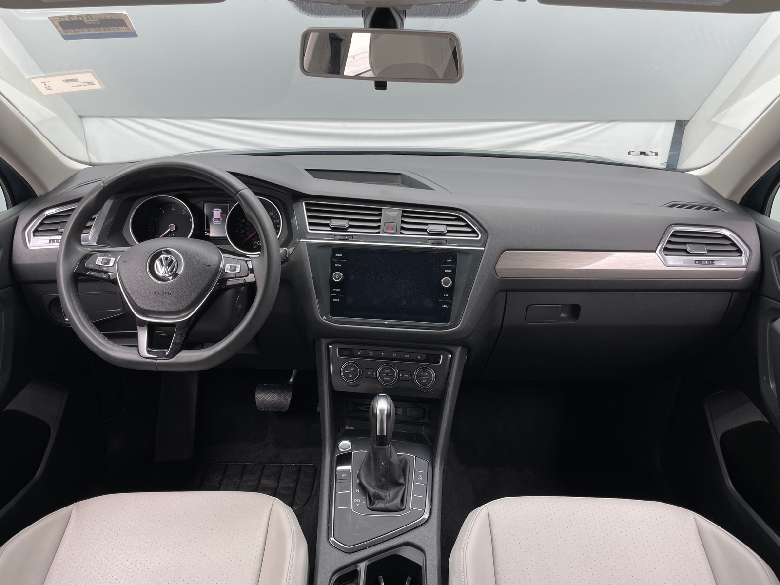 Thumbnail: 2020 Volkswagen Tiguan - 2