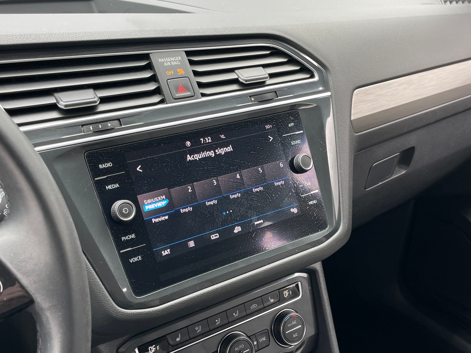 Thumbnail: 2020 Volkswagen Tiguan - 3