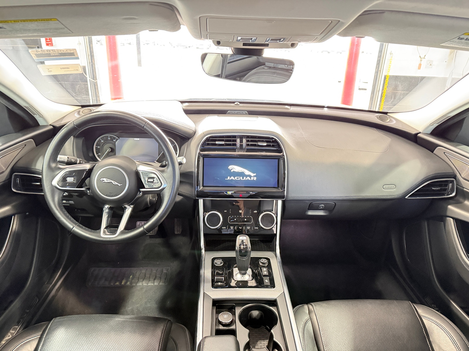 Thumbnail: 2020 Jaguar XE - 2