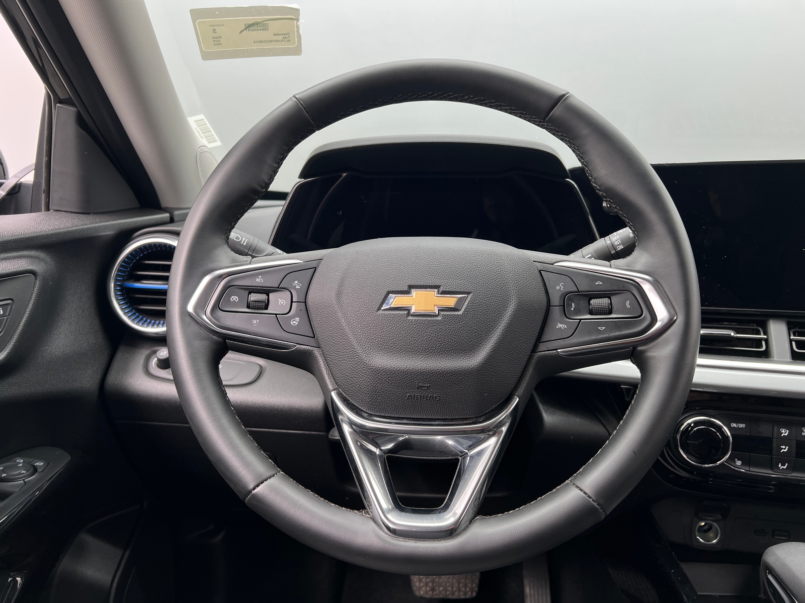 Thumbnail: 2025 Chevrolet Trax - 5