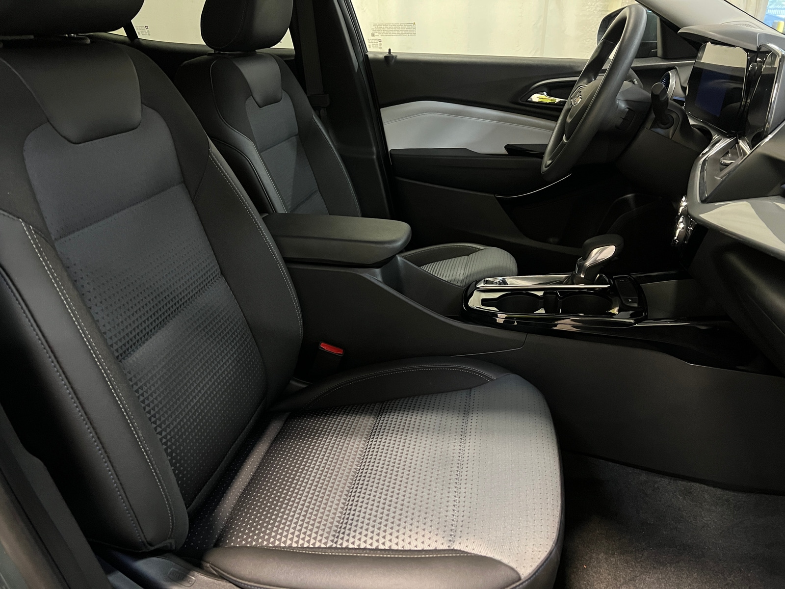 Thumbnail: 2025 Chevrolet Trax - 2