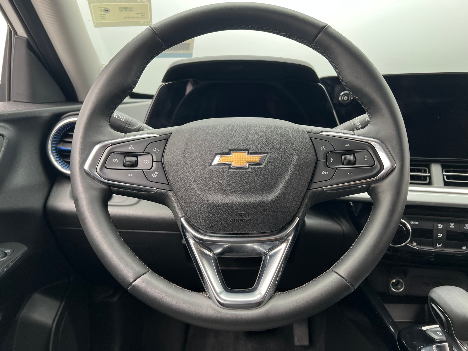 Thumbnail: 2025 Chevrolet Trax - 5