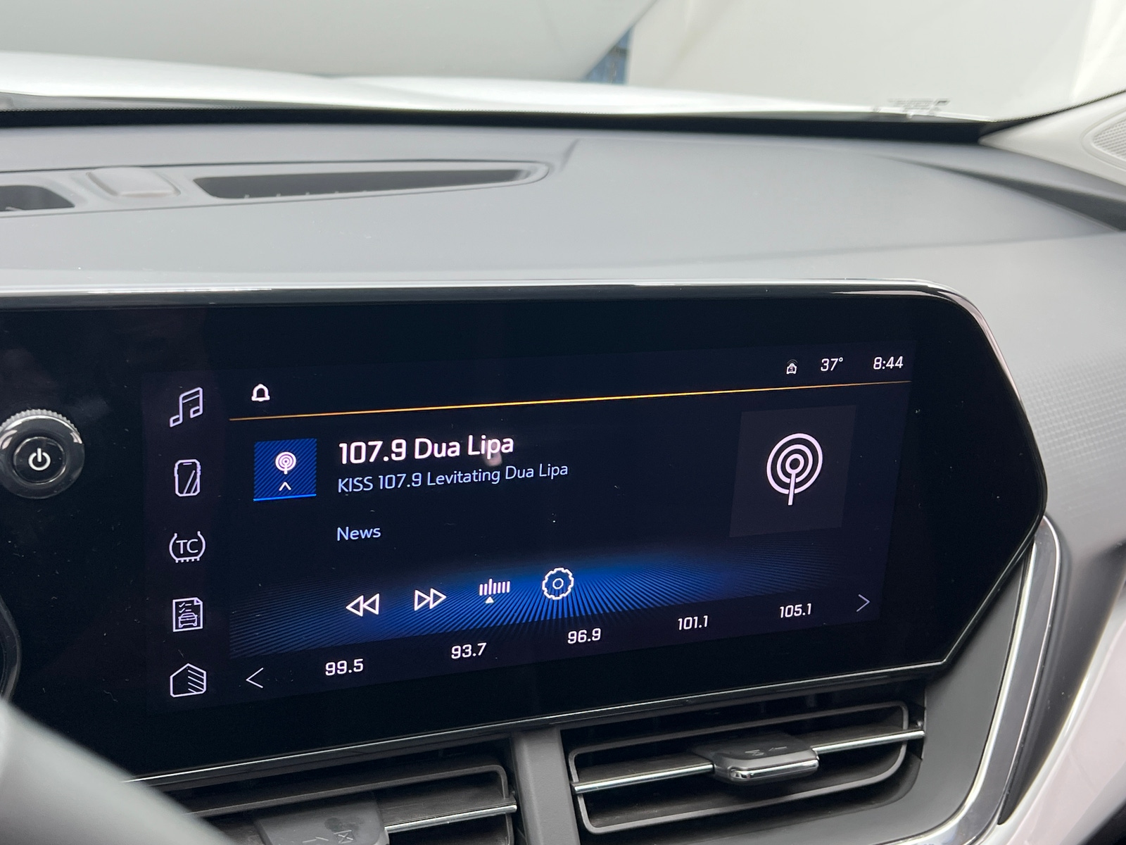 Thumbnail: 2025 Chevrolet Trax - 4