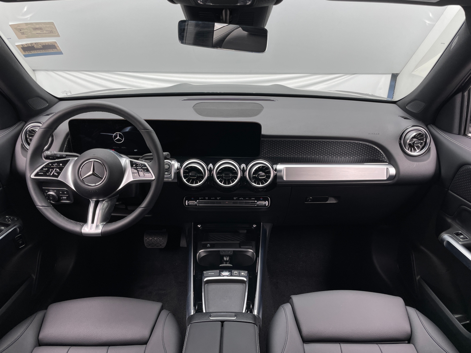 Thumbnail: 2025 Mercedes-Benz GLB - 2