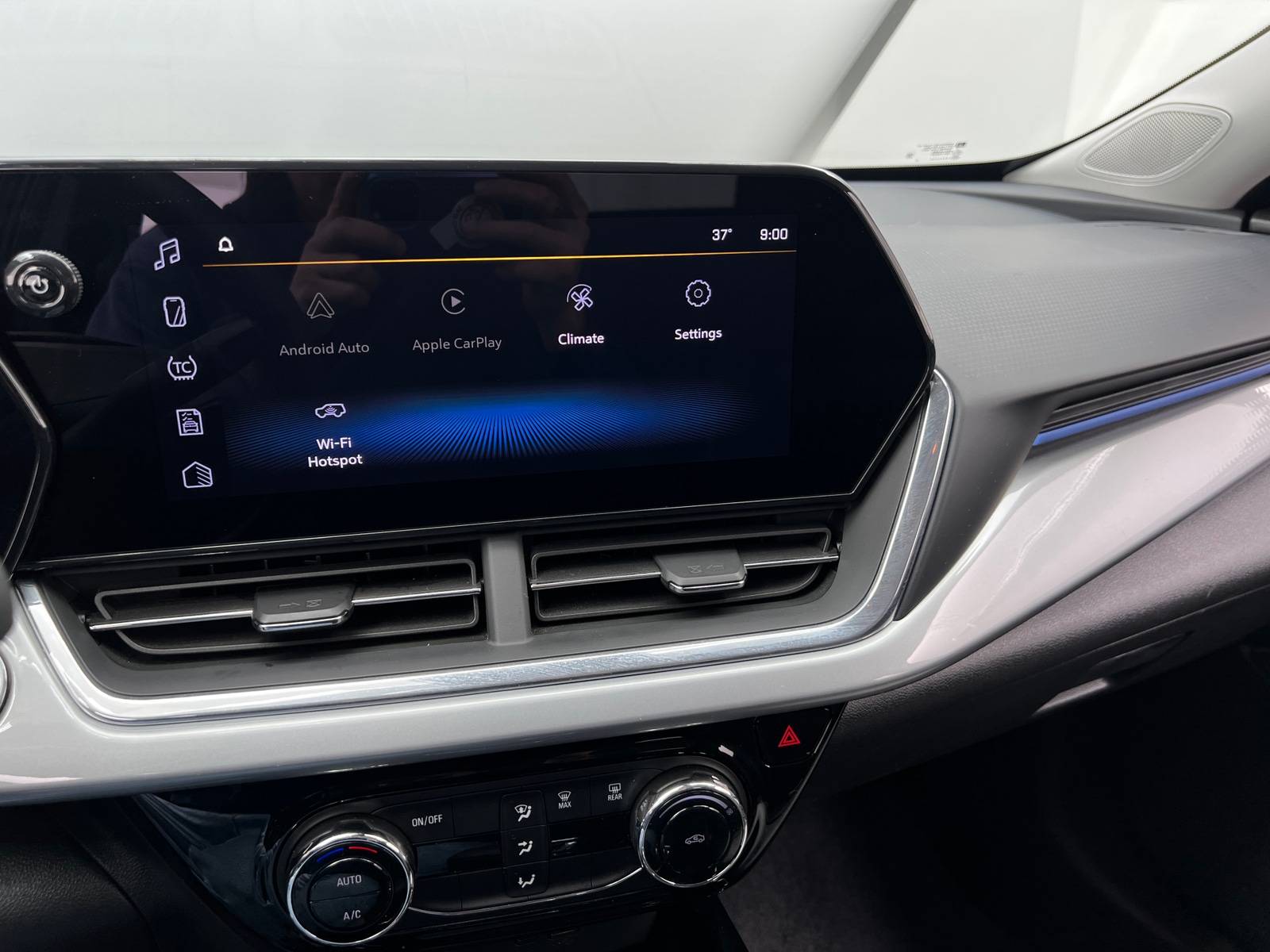 Thumbnail: 2025 Chevrolet Trax - 4