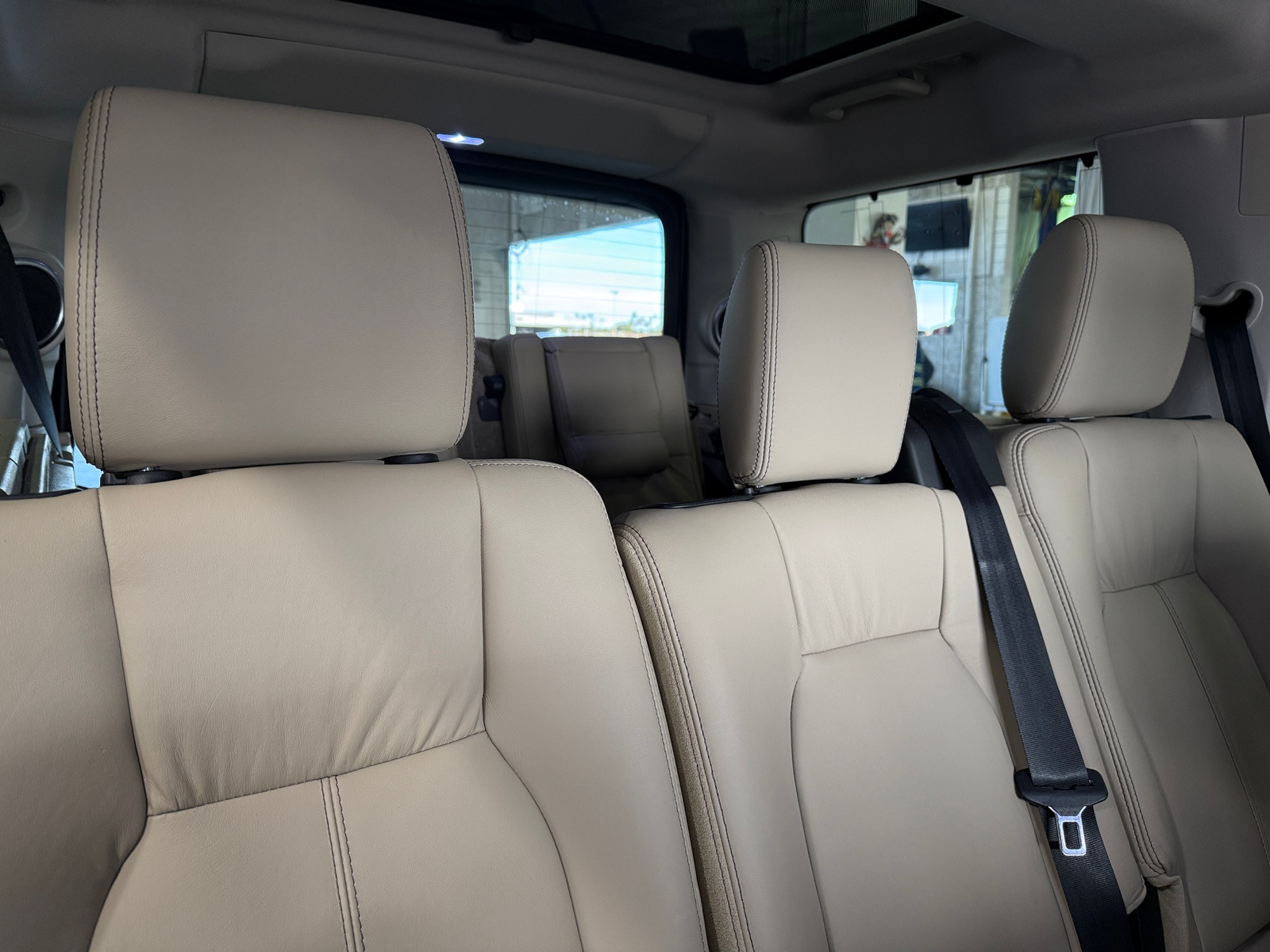 Thumbnail: 2016 Land Rover LR4 - 5