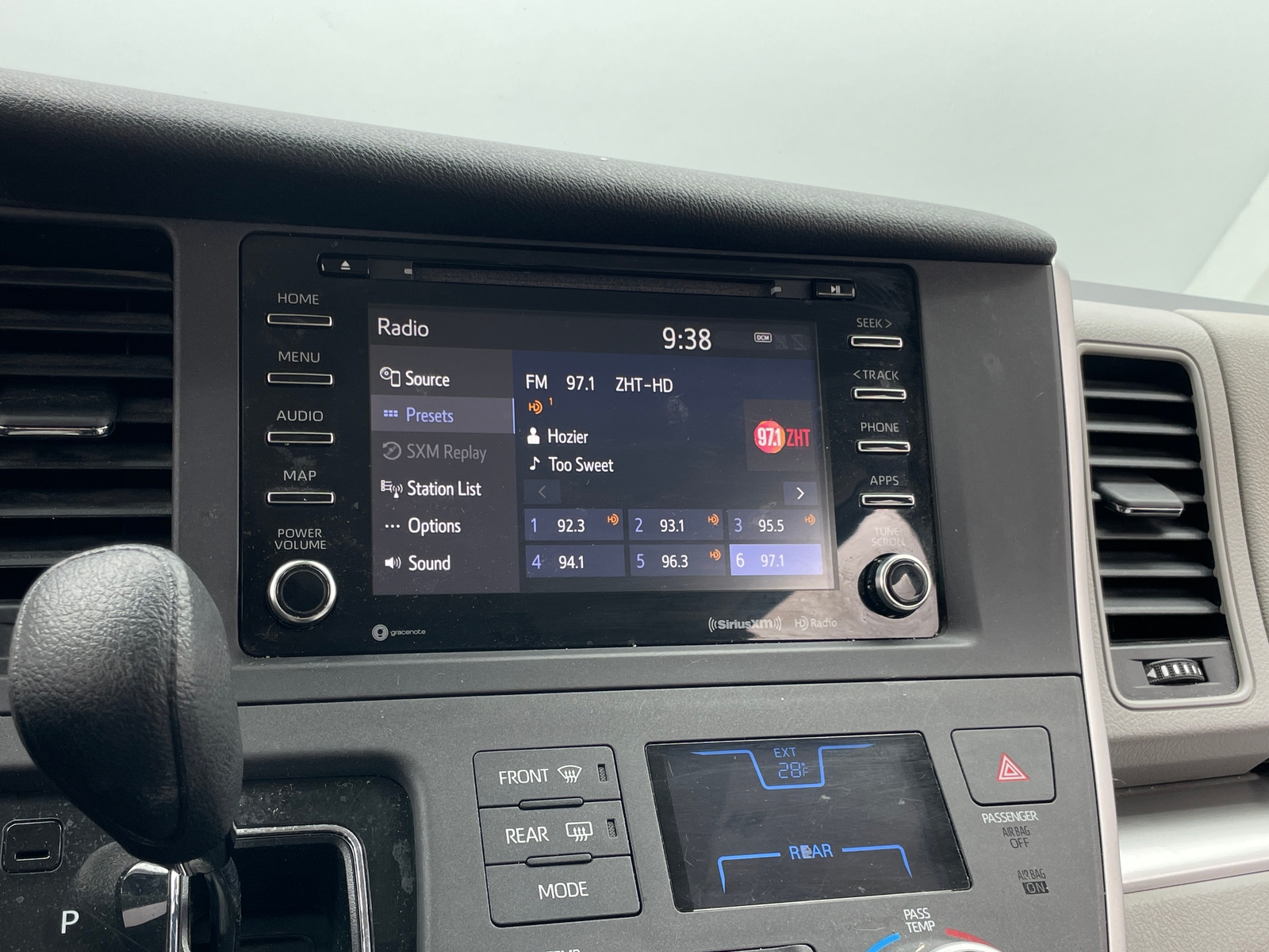 Thumbnail: 2020 Toyota Sienna - 4