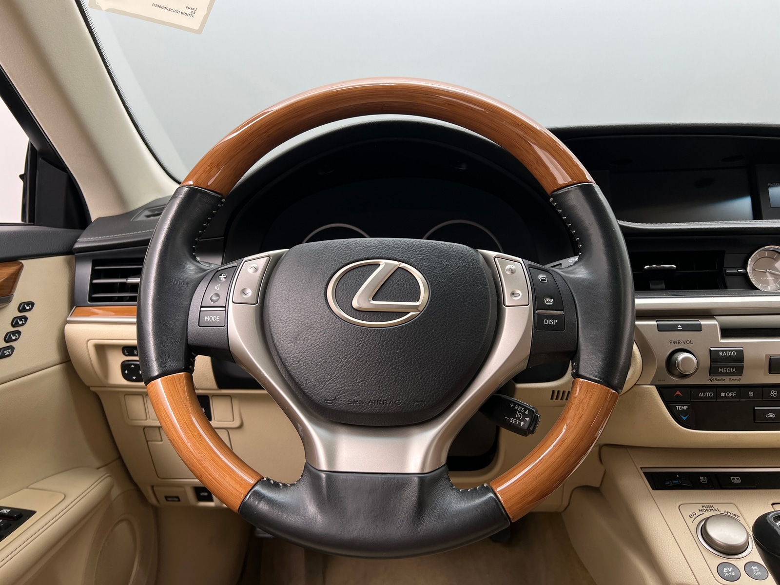 Thumbnail: 2014 Lexus ES - 4