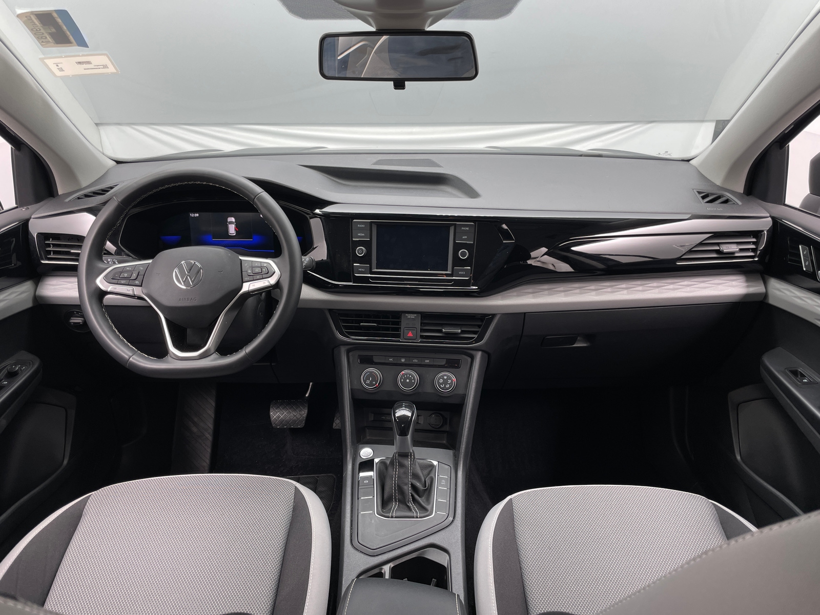 Thumbnail: 2022 Volkswagen Taos - 3