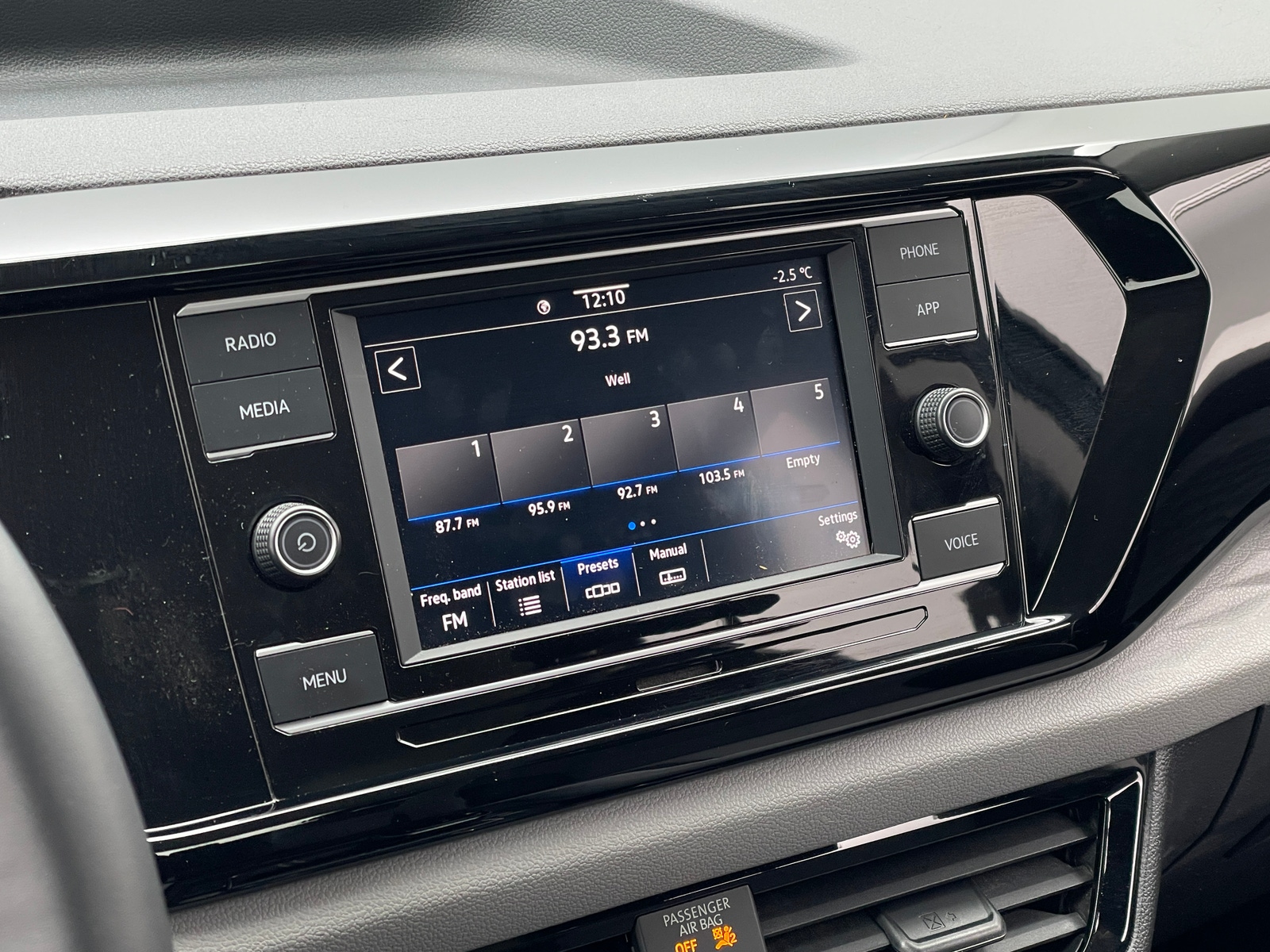 Thumbnail: 2022 Volkswagen Taos - 4